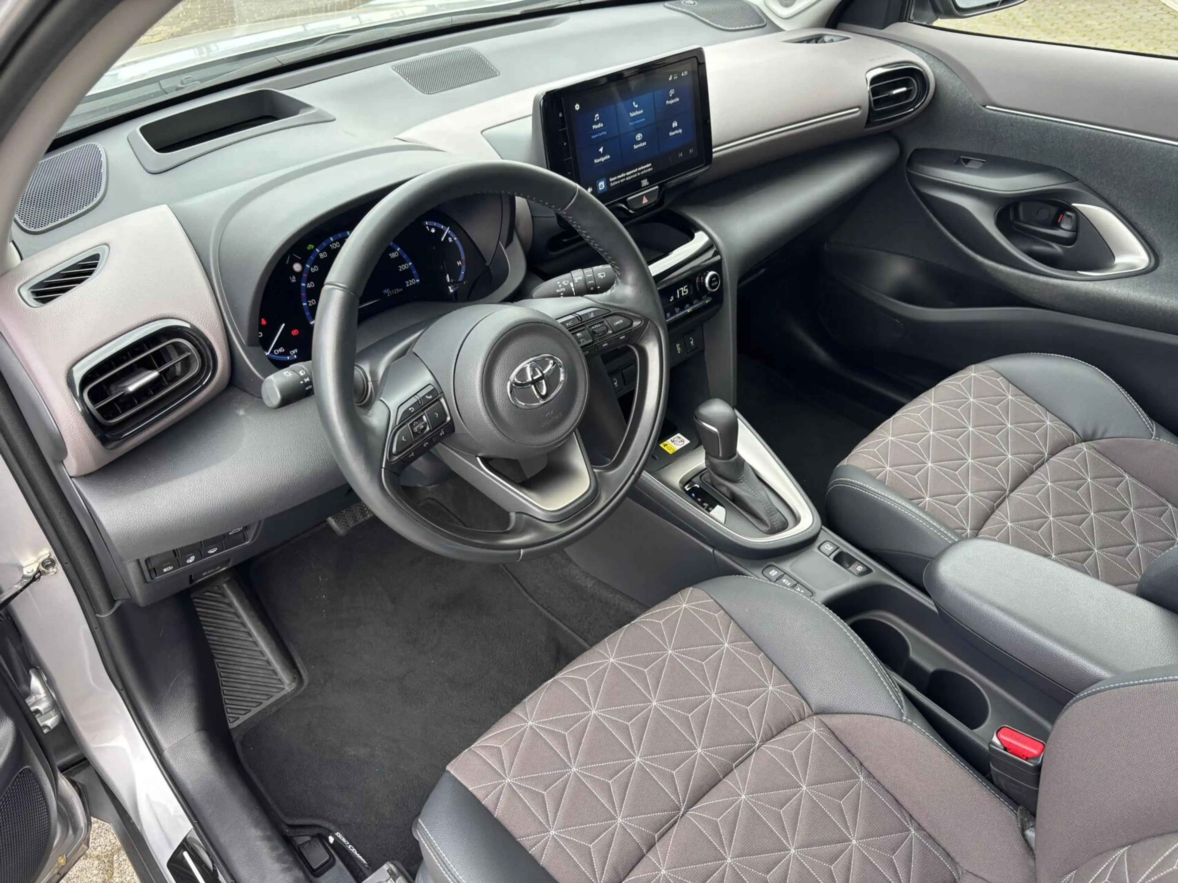 Toyota Yaris Cross 1.5 Hybrid Executive Bi-Tone | Pano | JBL | HUD | — photo 5