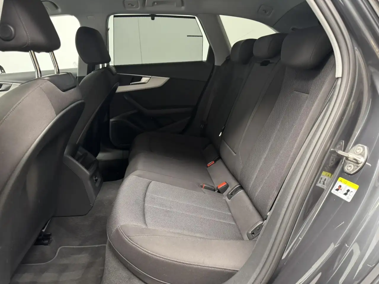 Audi A4 Avant 35 TDI advanced Klima Navi Einparkhilfe 6