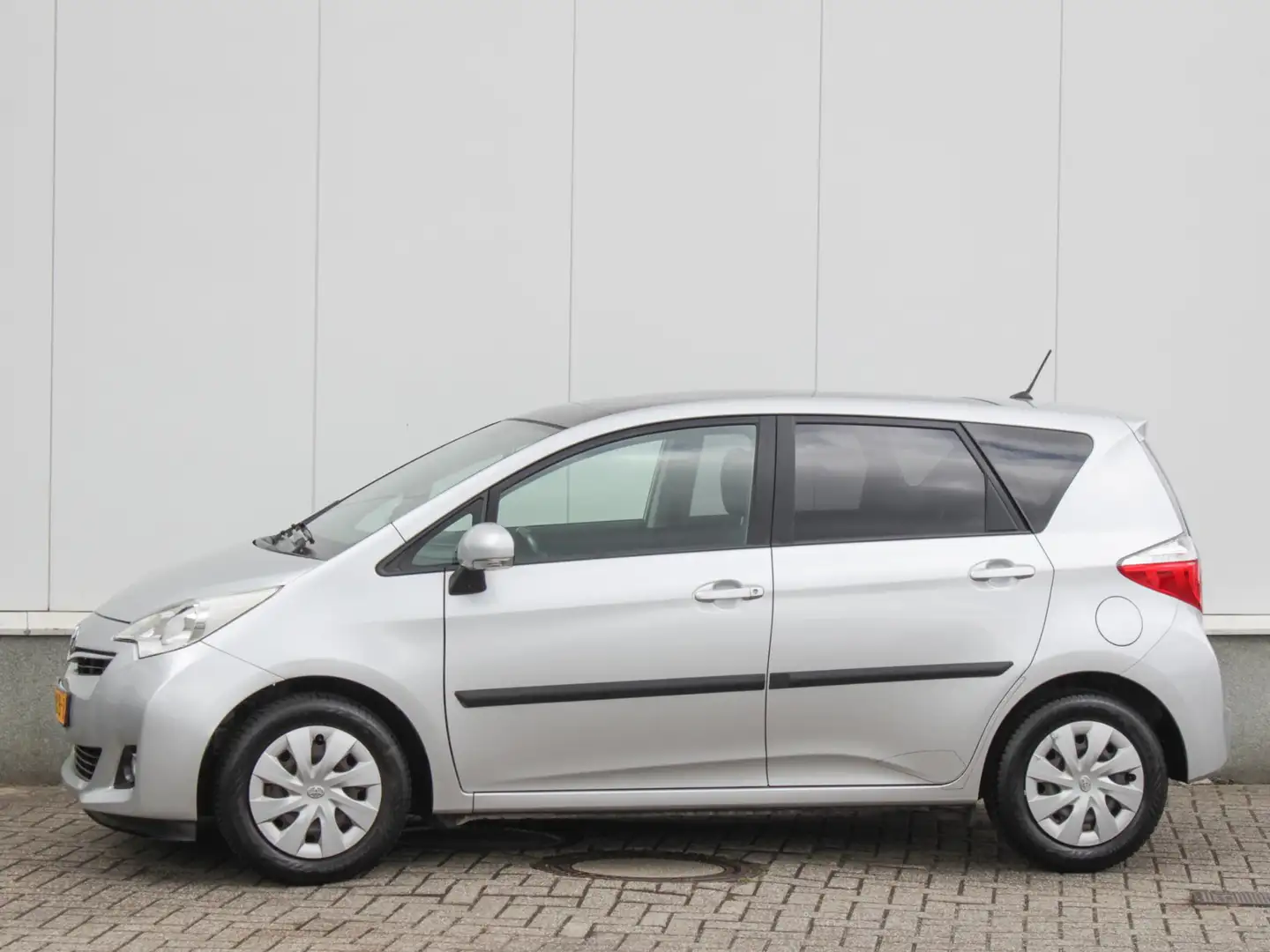Toyota Verso-S 1.3 VVT-i Aspiration | Camera | Trekhaak Grijs - 2