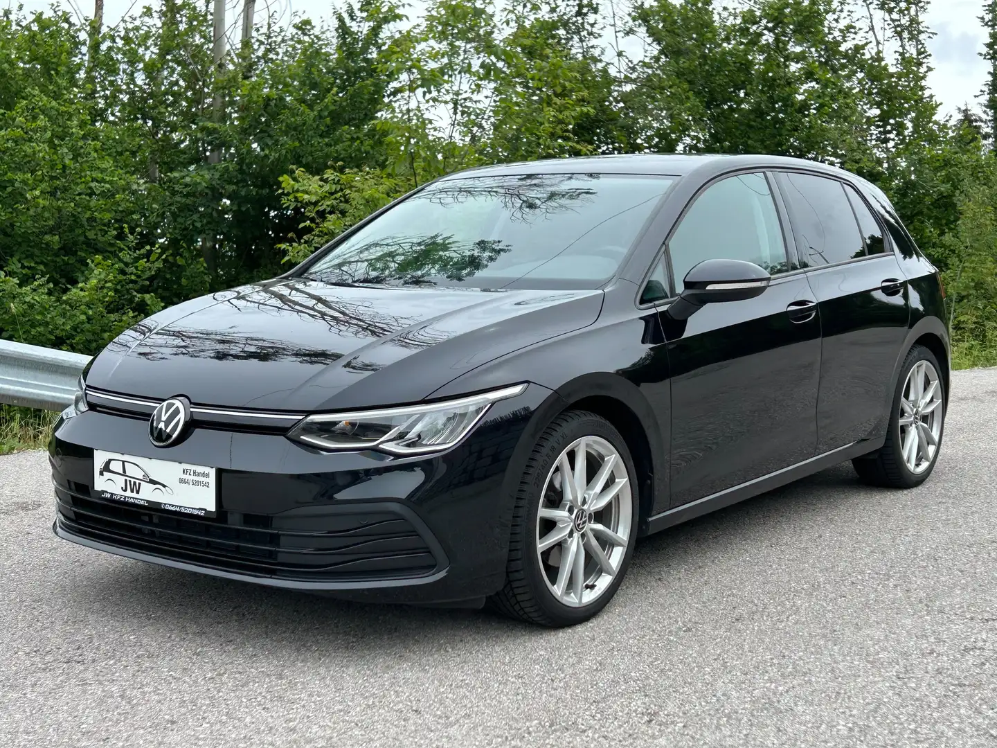 Volkswagen Golf 8, 1.Besitz, *Garantie*, AHK, Rückfahrkamera ++ Schwarz - 1
