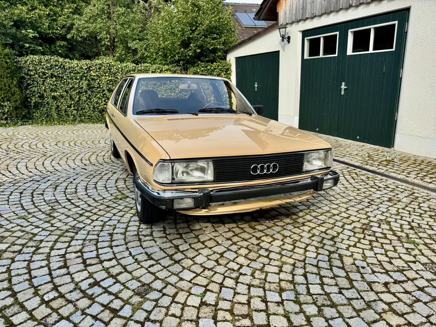 Audi 100 GL Beige - 1