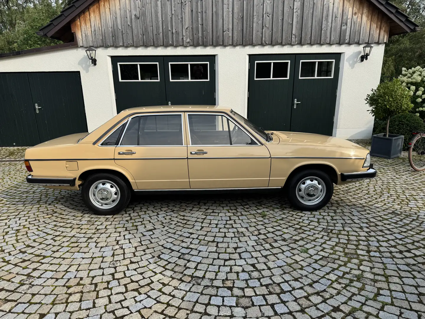 Audi 100 GL Beige - 2