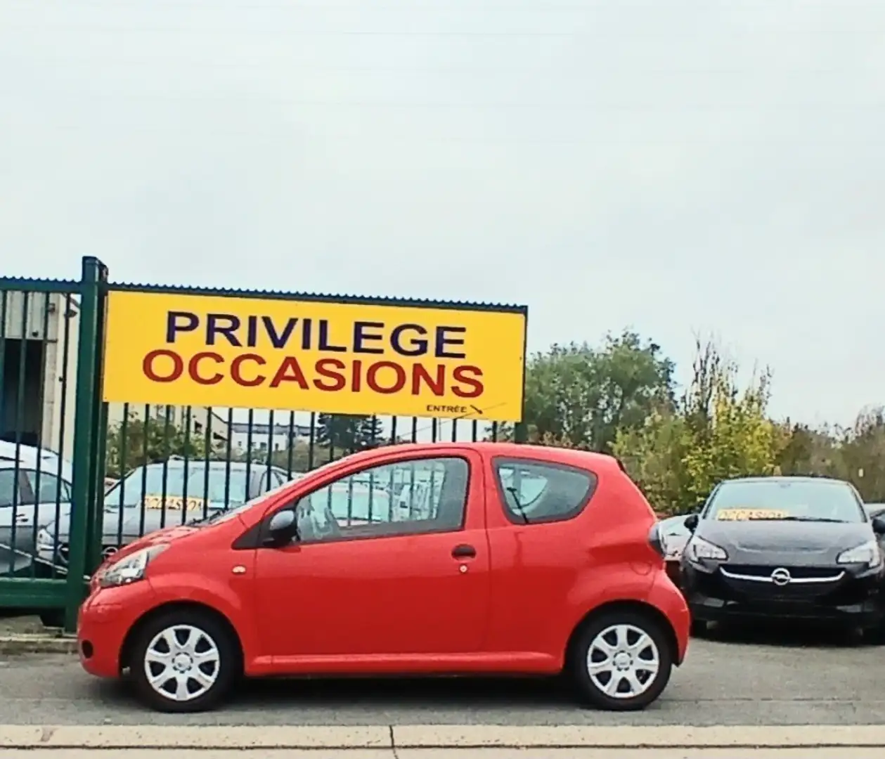 Toyota Aygo Aygo 1.0i VVT-i Car Dance DIRECTION ASSISTEE RCD Rouge - 1