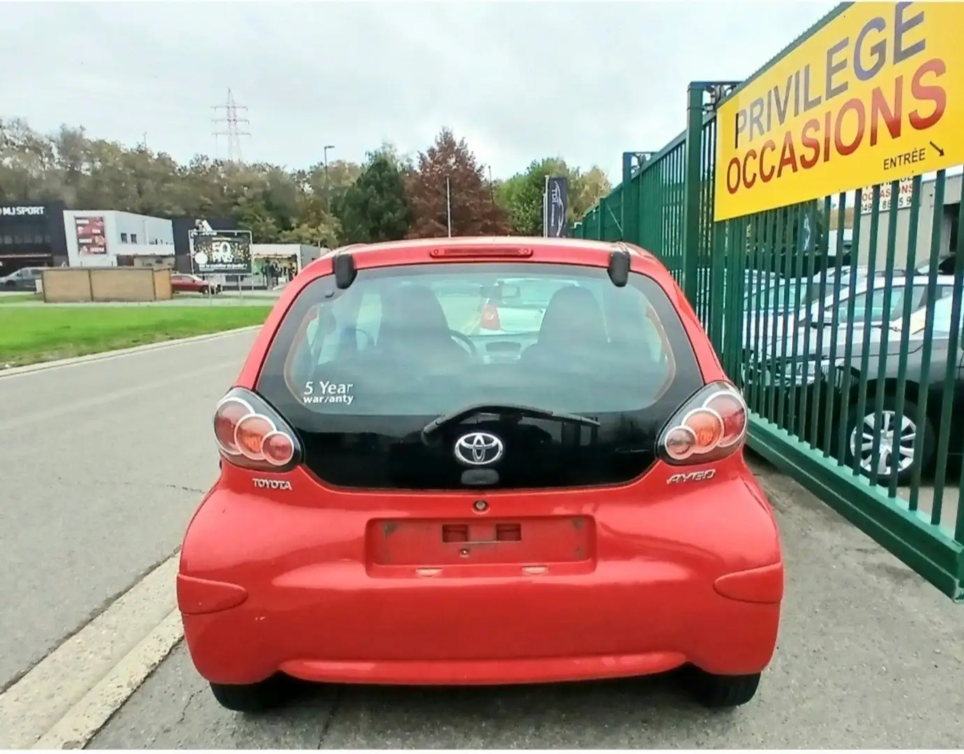 Toyota Aygo Aygo 1.0i VVT-i Car Dance DIRECTION ASSISTEE RCD Rouge - 2