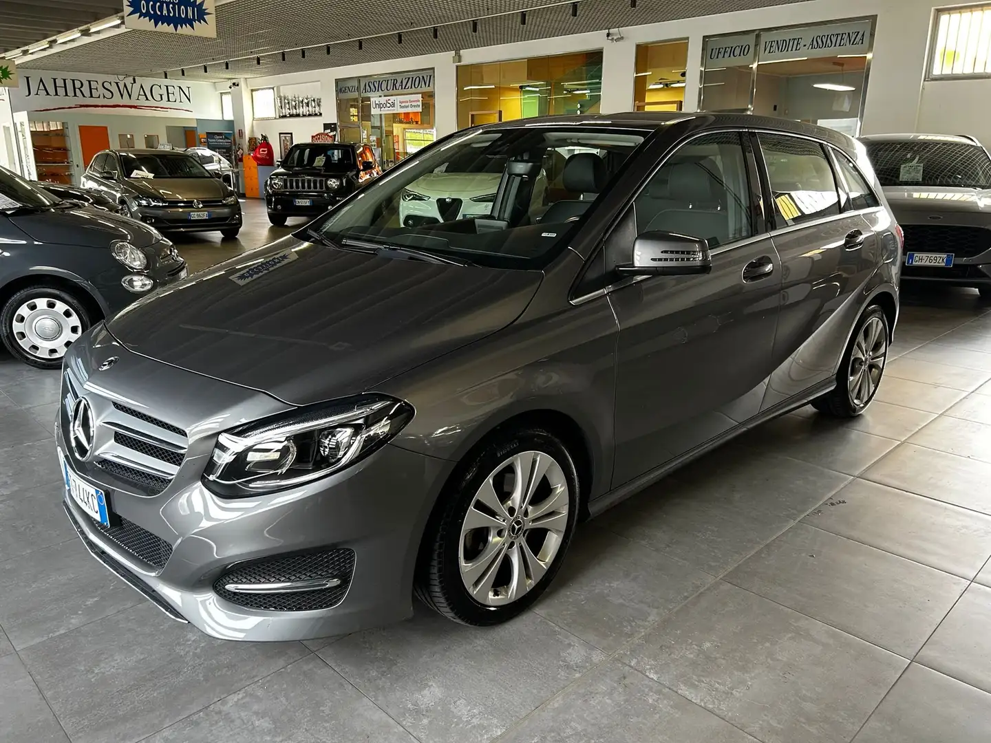 Mercedes-Benz B 180 B 180 Sport Grijs - 1
