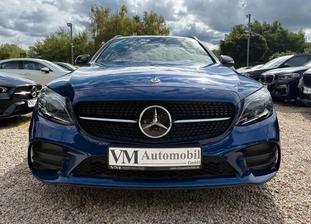 Mercedes-Benz 300 view 2