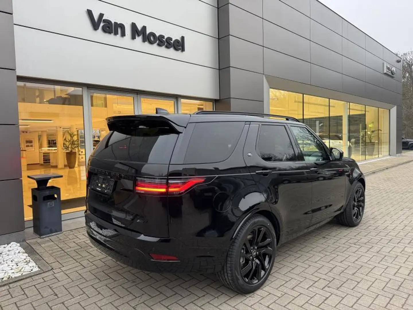 Land Rover Discovery D250 Dynamic SE AWD Auto. 25MY Černá - 2