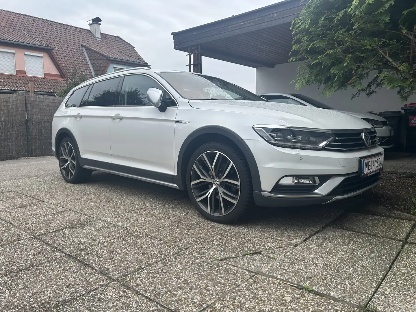 Volkswagen Passat Alltrack Perlmutweiss - 1