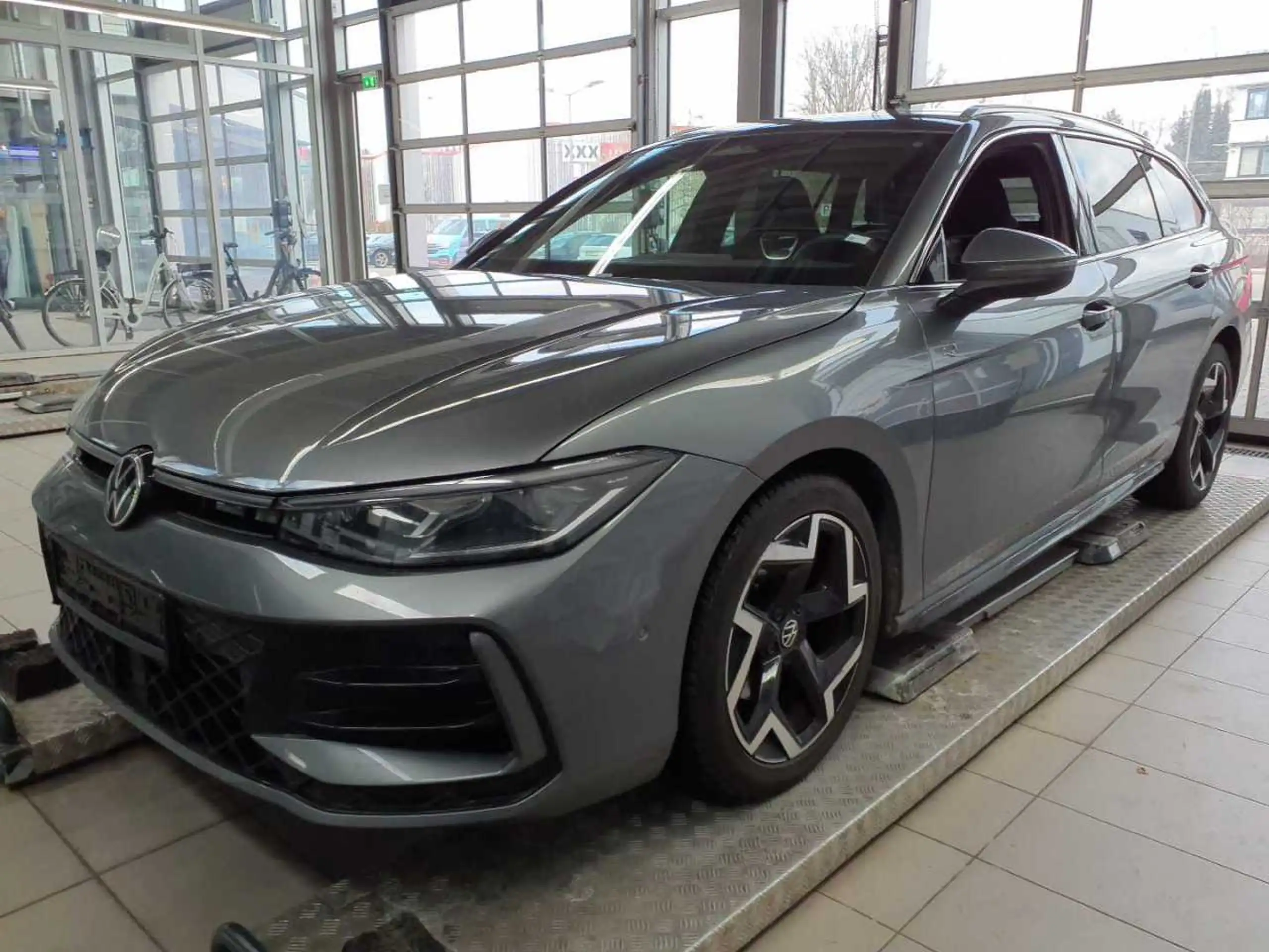 Volkswagen Passat Variant 2.0 TDI R Line Matrix ACC Carplay, 2025 ...