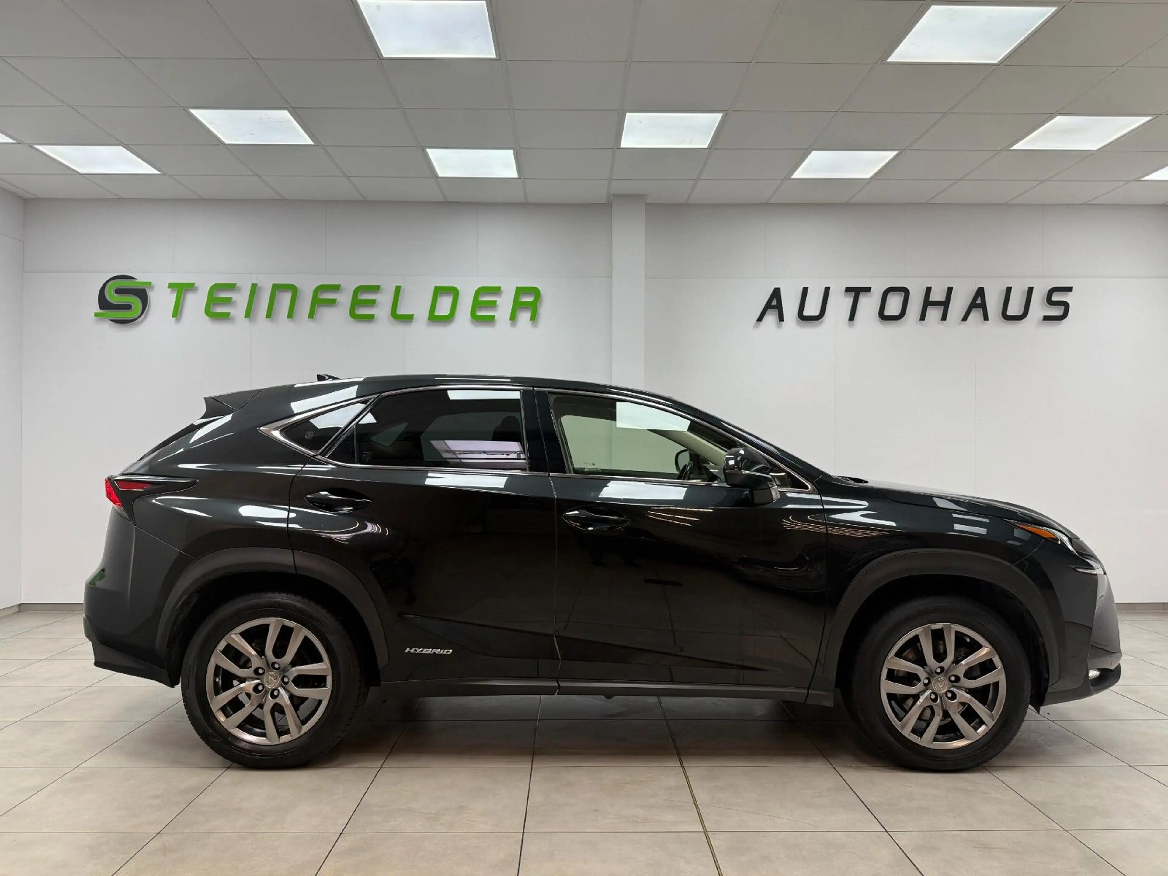 Lexus NX 300 h / LEDER / SHZ / PANORAMA / RKAM — photo 8