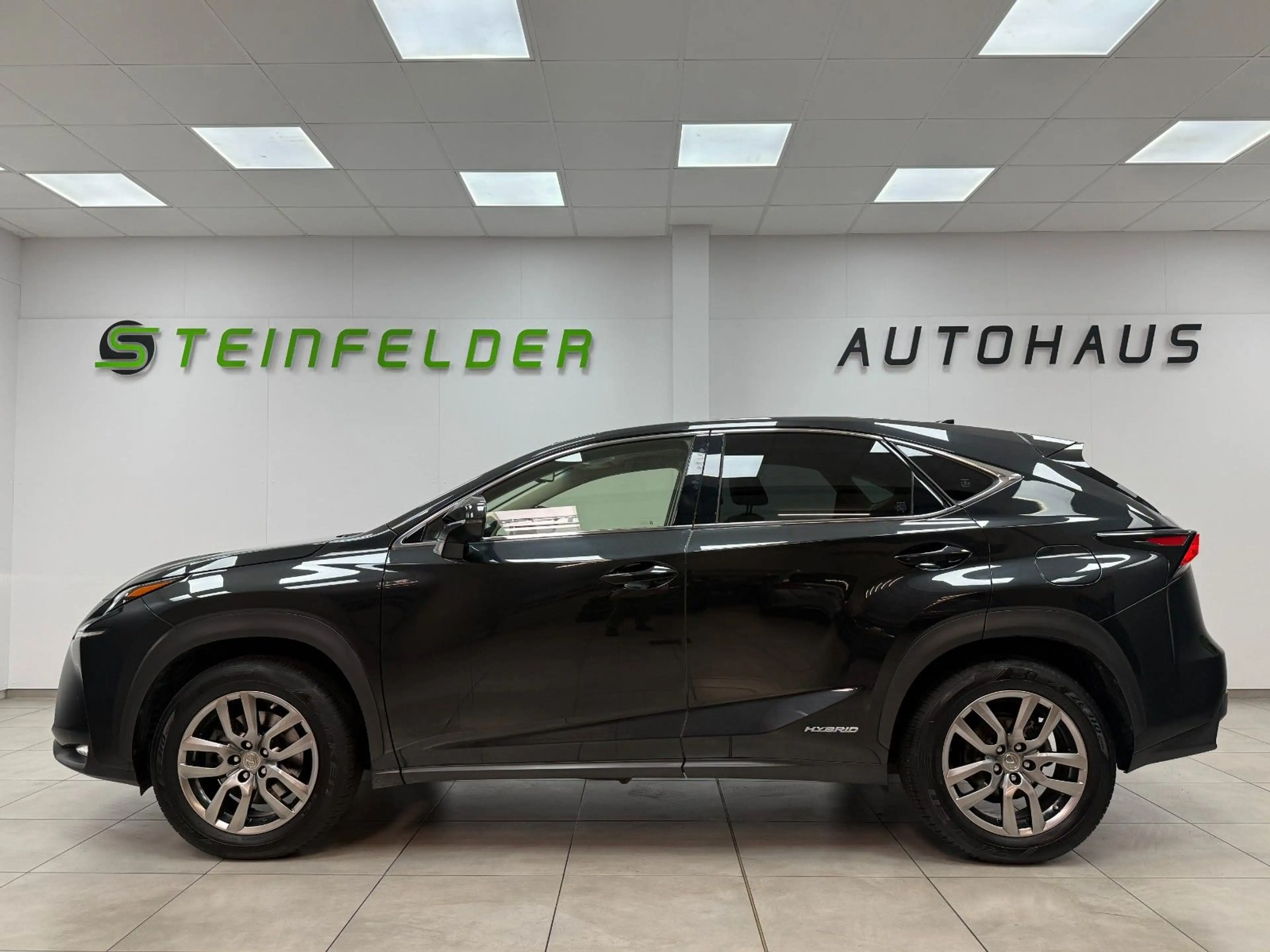 Lexus NX 300 h / LEDER / SHZ / PANORAMA / RKAM — photo 4
