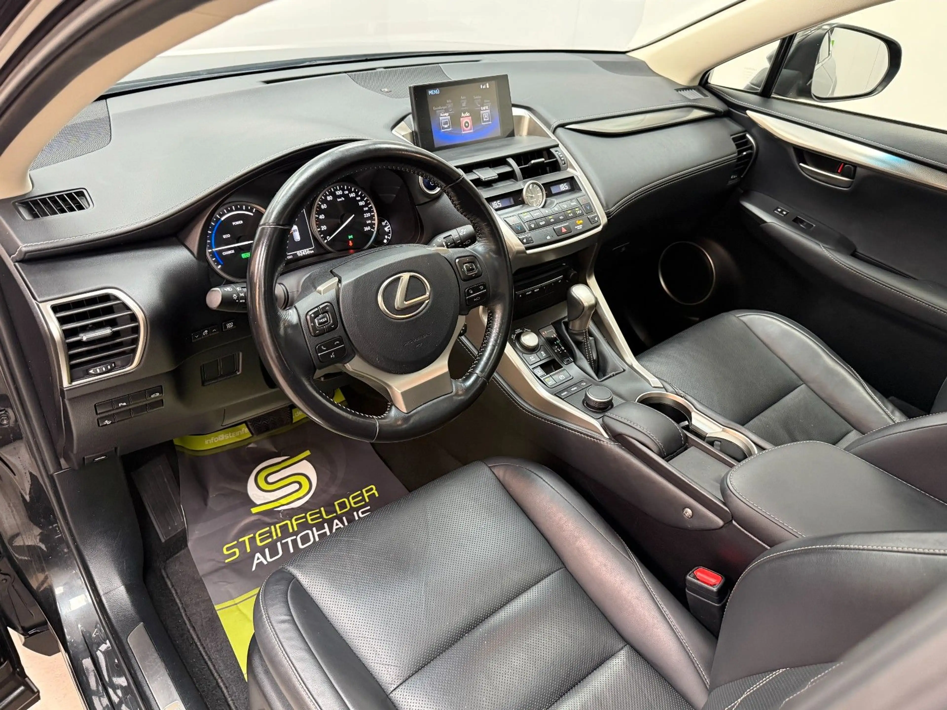 Lexus NX 300 h / LEDER / SHZ / PANORAMA / RKAM — photo 9