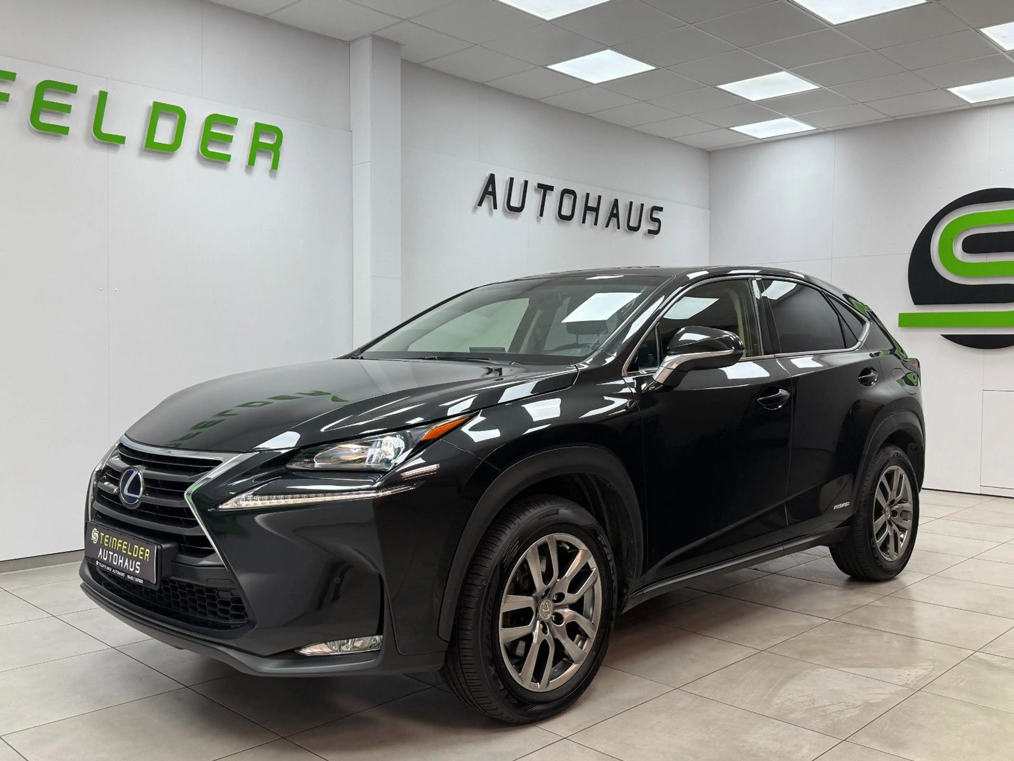 Lexus NX 300 h / LEDER / SHZ / PANORAMA / RKAM — photo 3