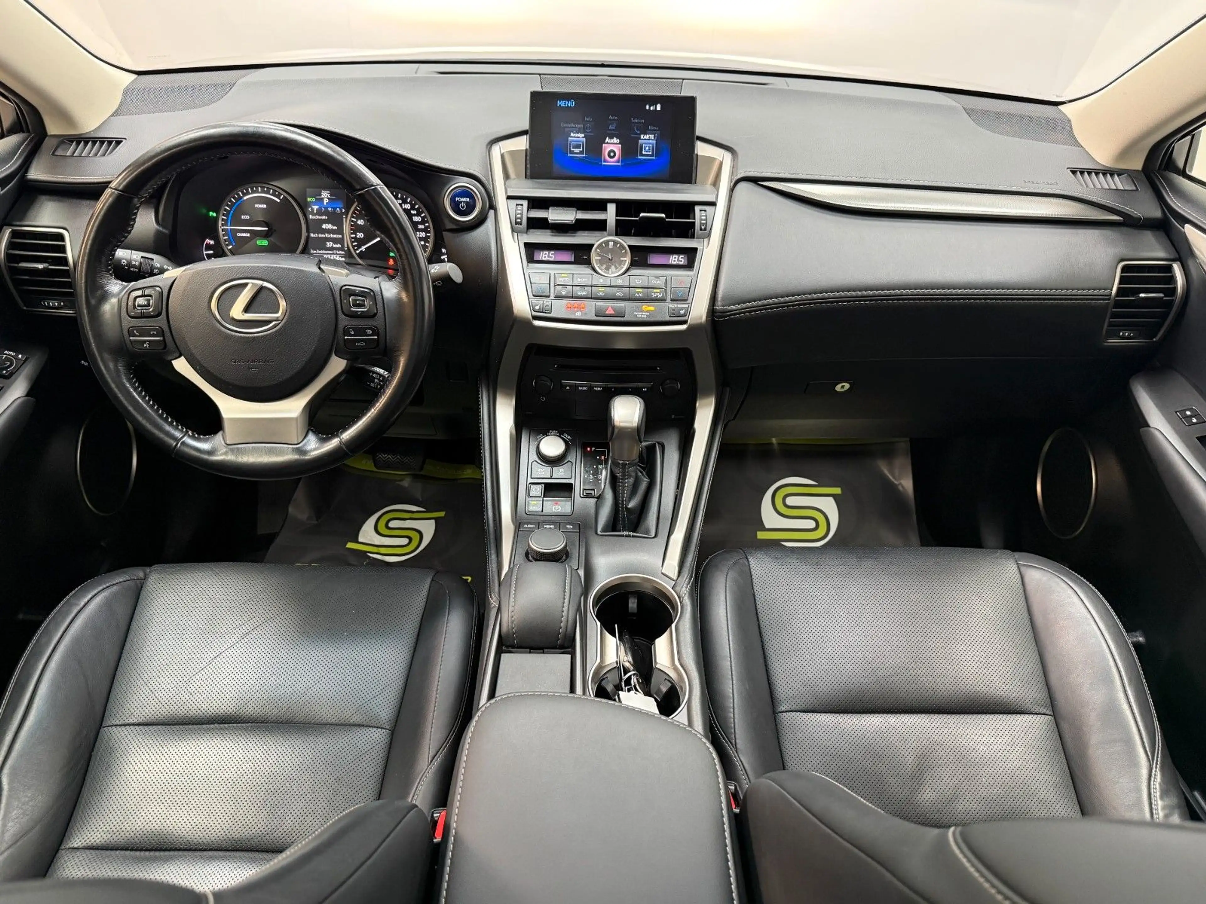 Lexus NX 300 h / LEDER / SHZ / PANORAMA / RKAM — photo 15
