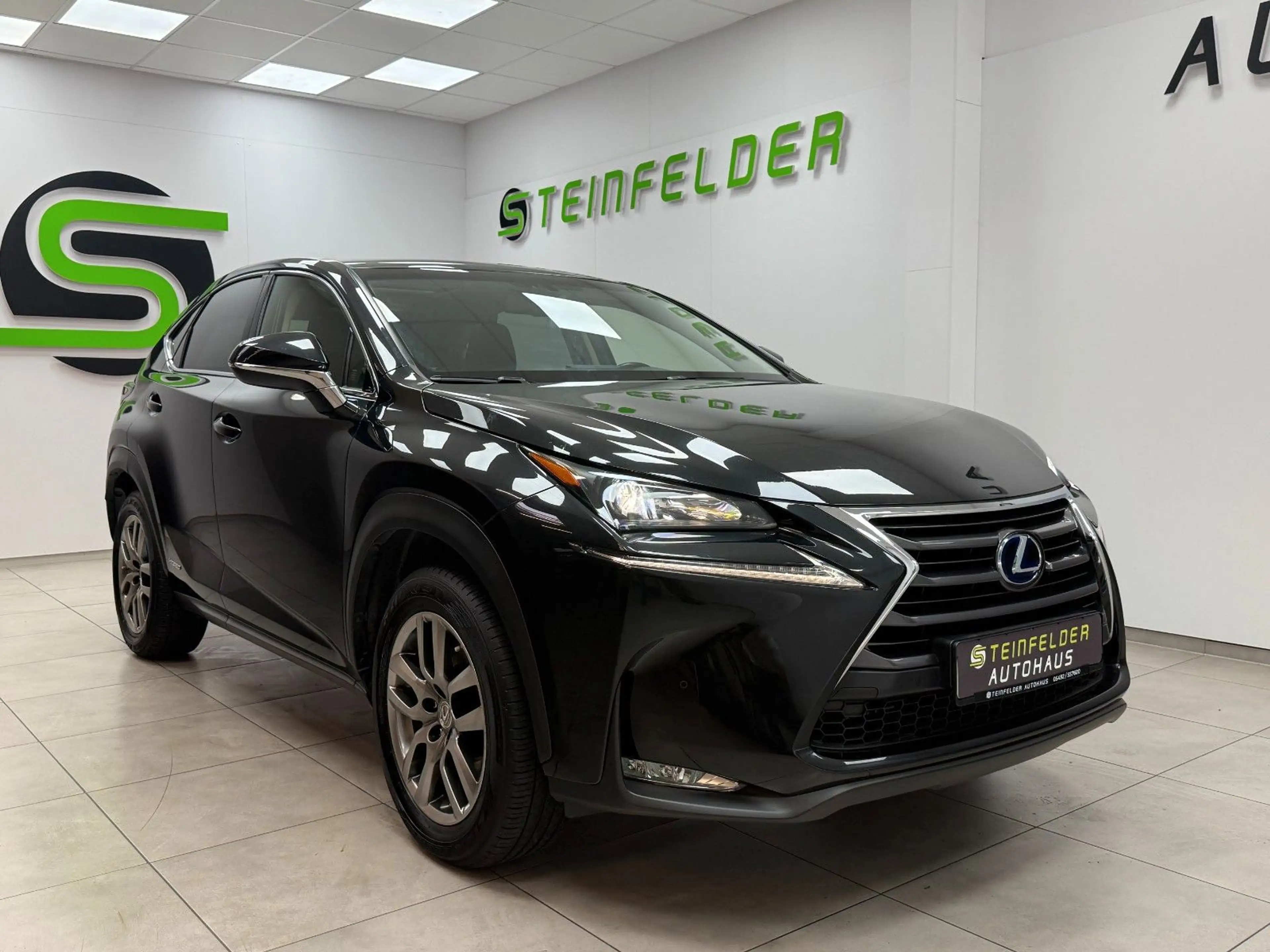 Lexus NX 300 h / LEDER / SHZ / PANORAMA / RKAM