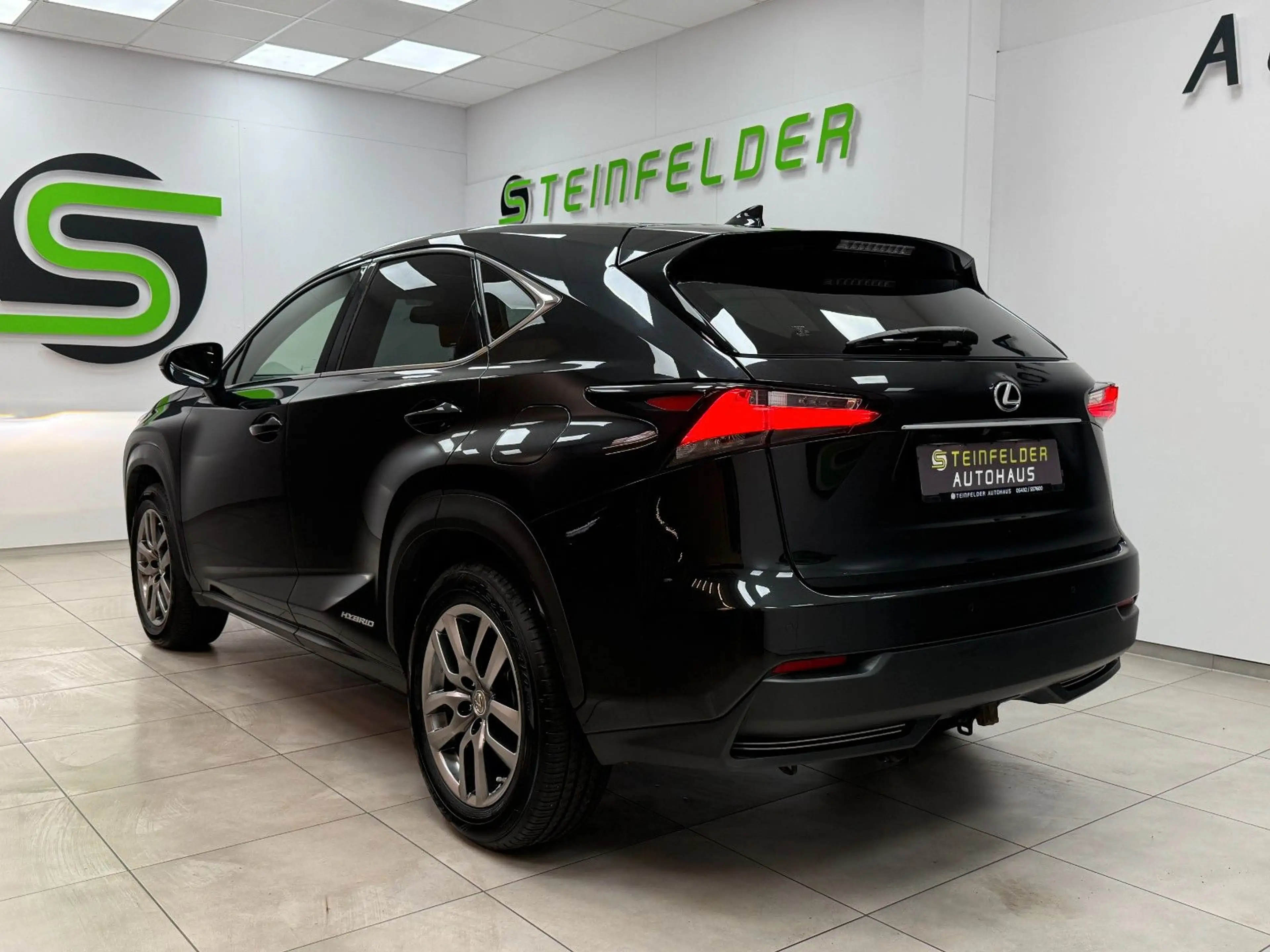 Lexus NX 300 h / LEDER / SHZ / PANORAMA / RKAM — photo 5
