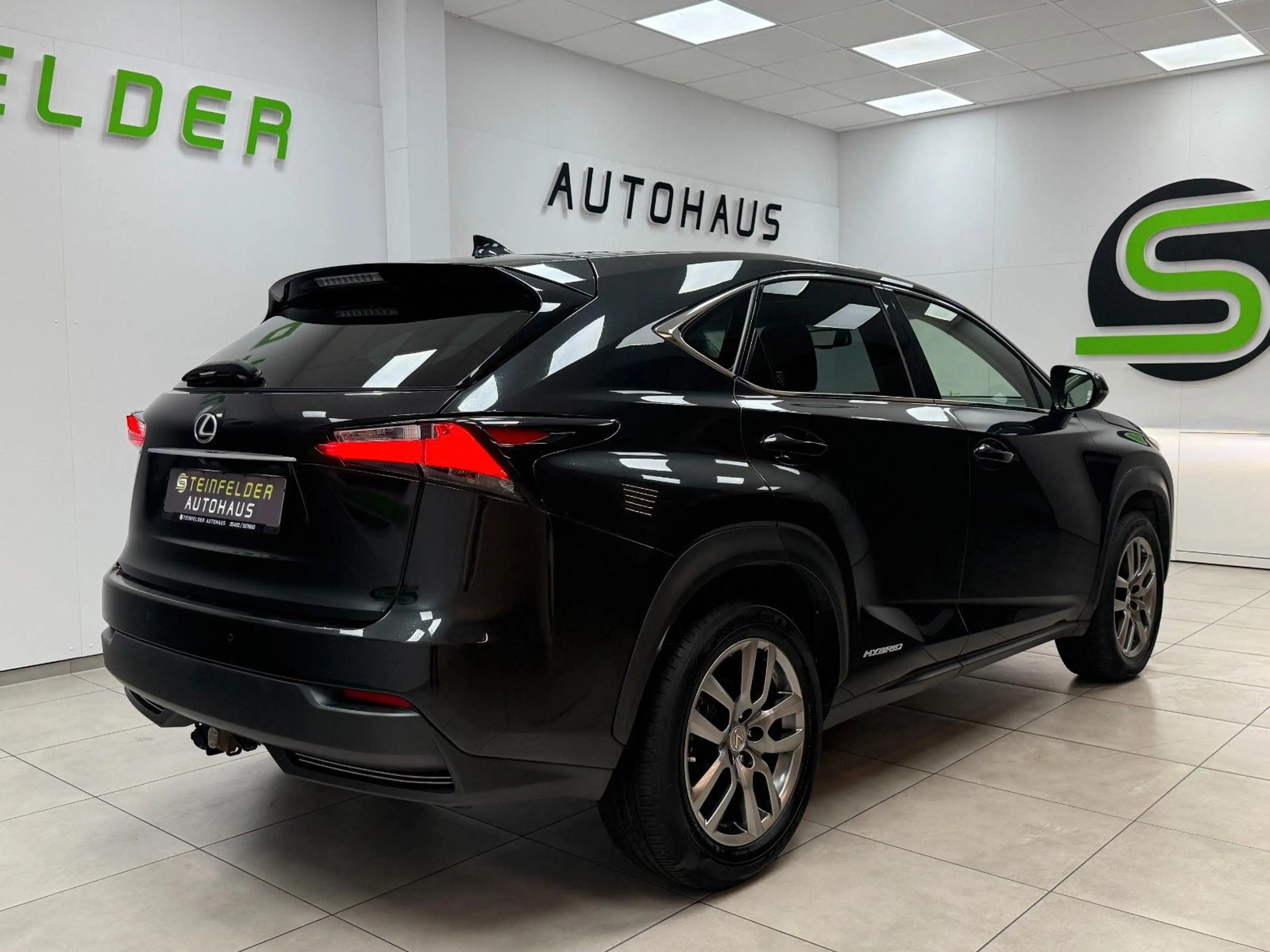 Lexus NX 300 h / LEDER / SHZ / PANORAMA / RKAM — photo 7