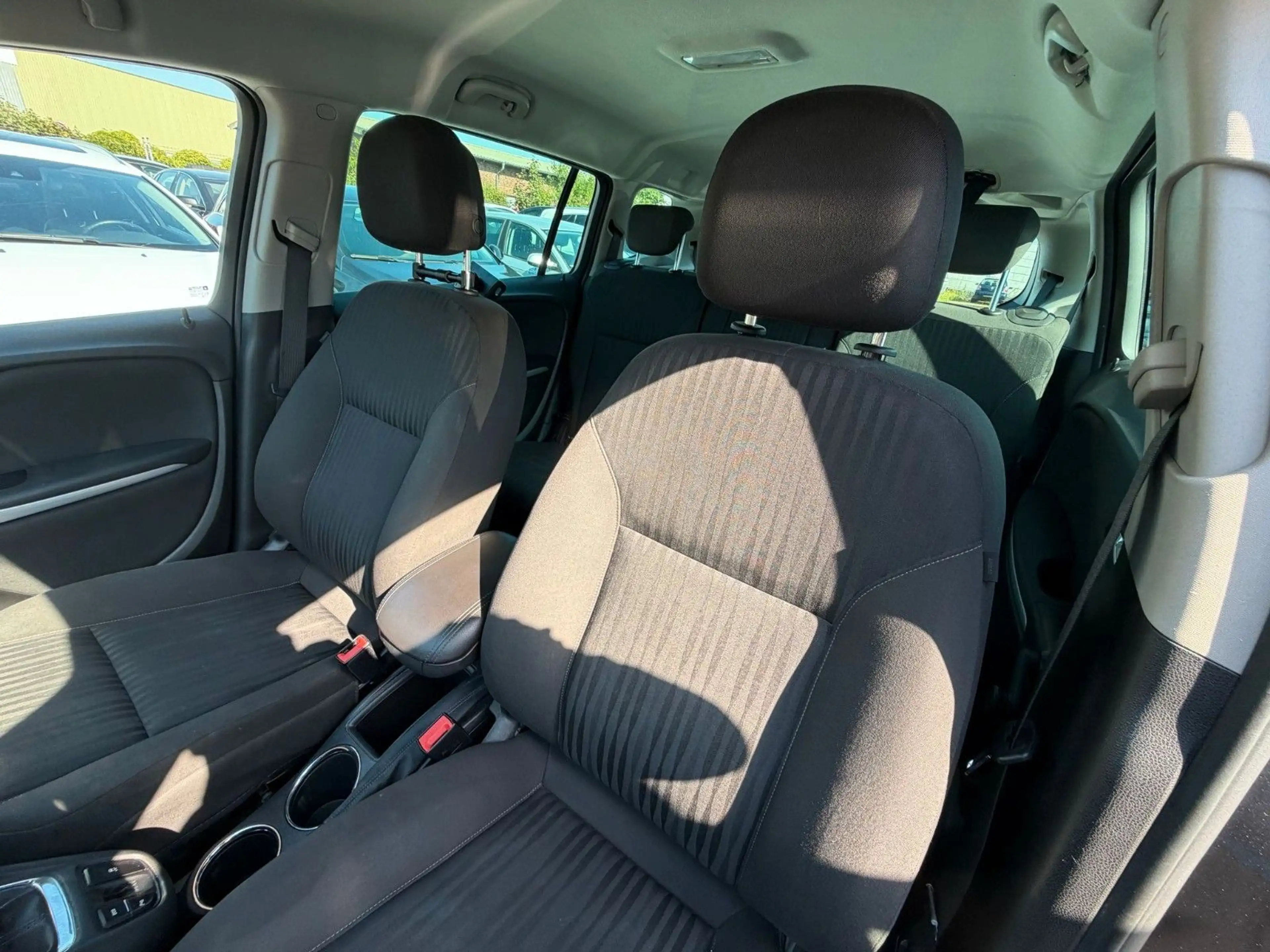 Opel Zafira Tourer Zafira C 1.6 CDTI, 7Sitzer, Navi, PDC, SZH,2Hand — photo 10