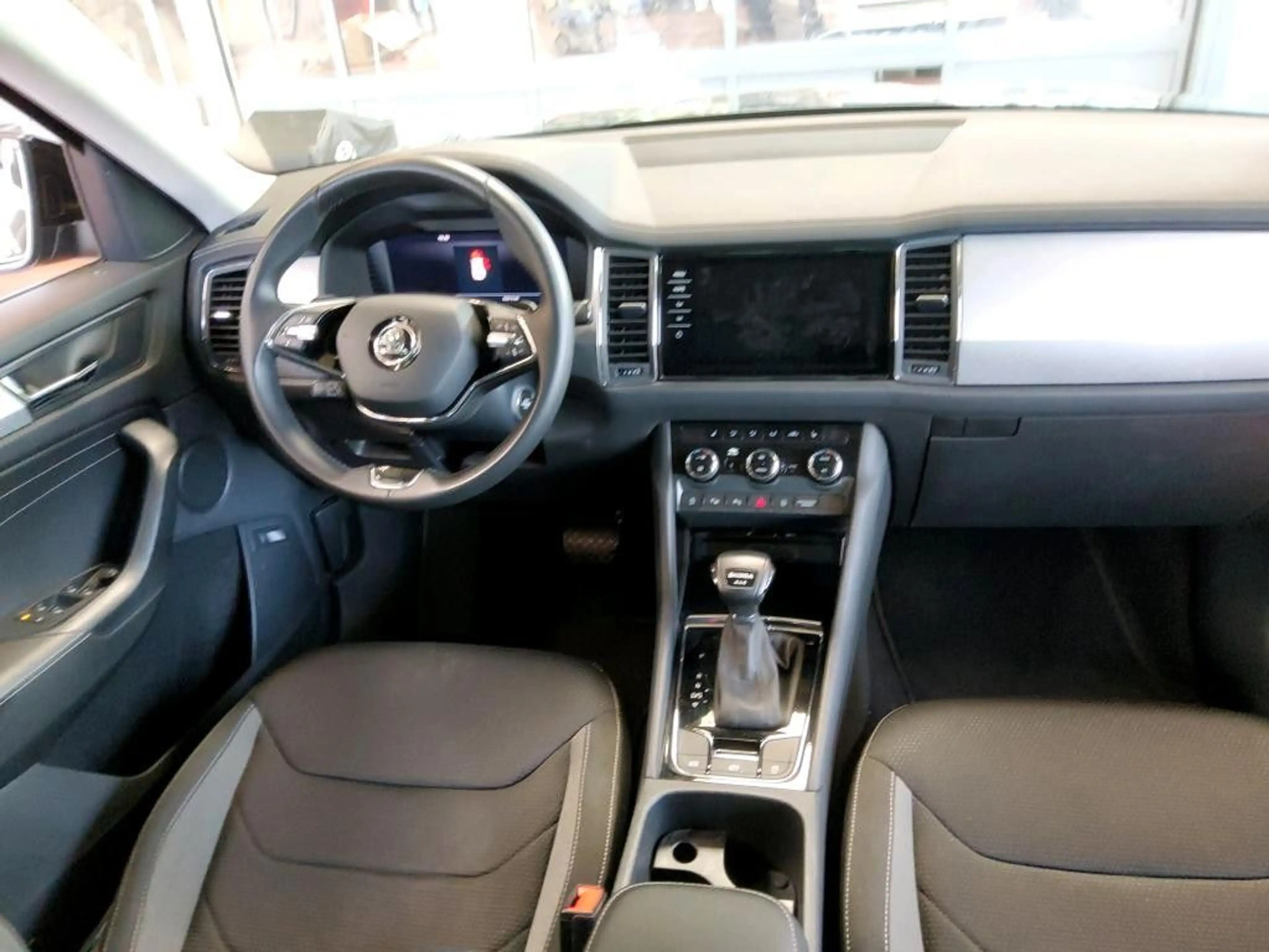 Skoda Kodiaq Tour 4x4 Matrix/STANDH/AHK/PANO/4xSHZ — photo 6