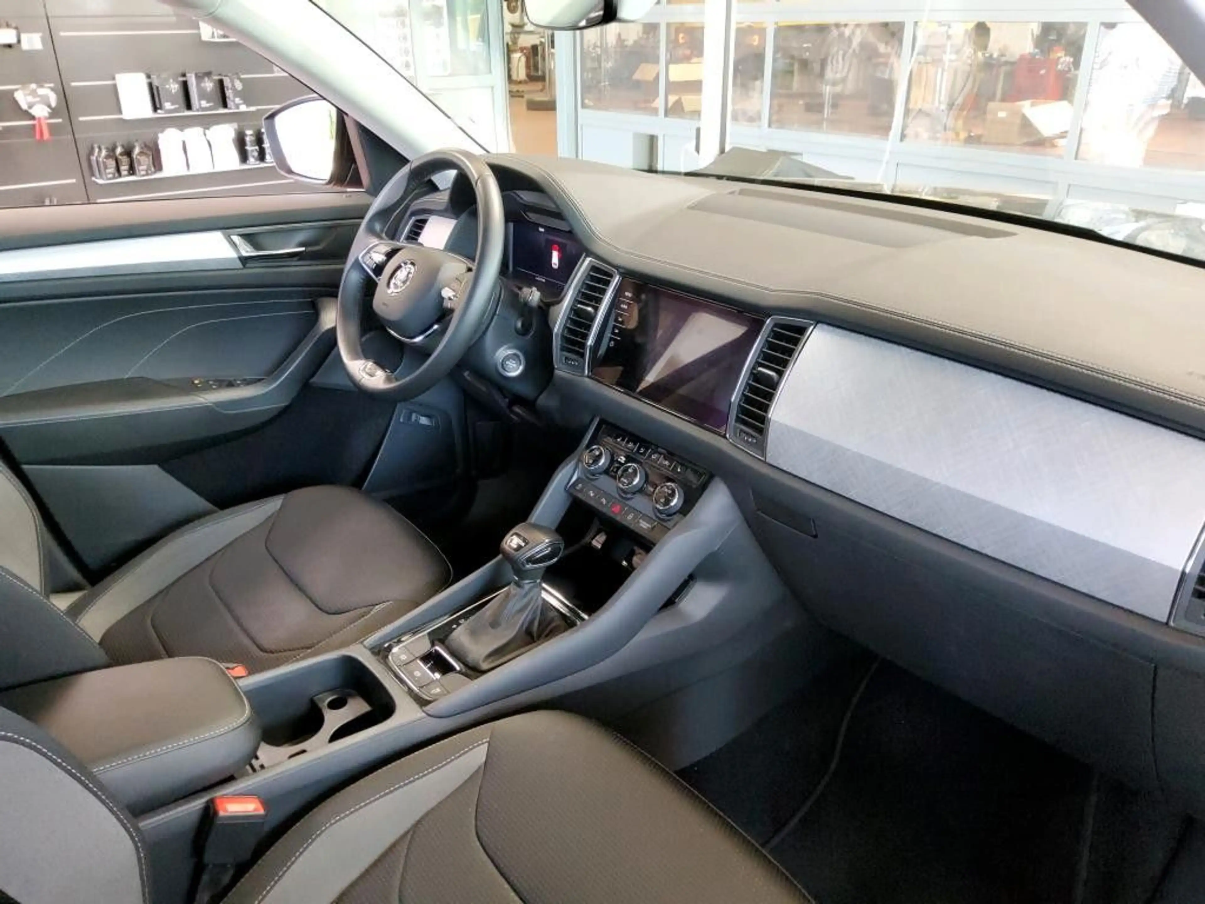 Skoda Kodiaq Tour 4x4 Matrix/STANDH/AHK/PANO/4xSHZ — photo 8