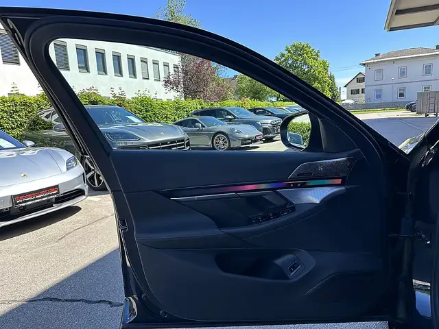 BMW 520 i Touring M-Sportpaket PRO Aut. / AHK / Pano / ... Ansicht 29