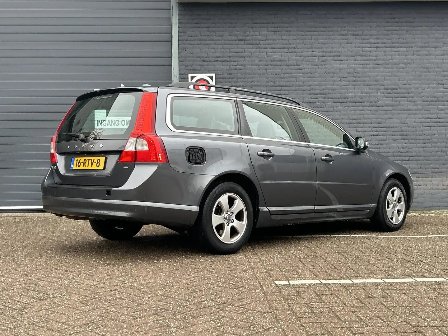Volvo V70 2.0 Summum | Leder | Climate | Cruise | PDC | Stoe Gris - 2