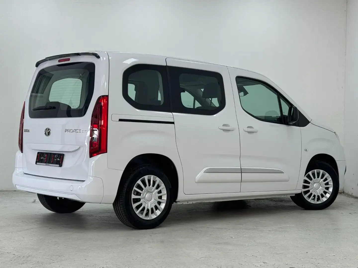 Toyota Proace City 1.5D 100 CV S&S L1 Short Lounge Wit - 2