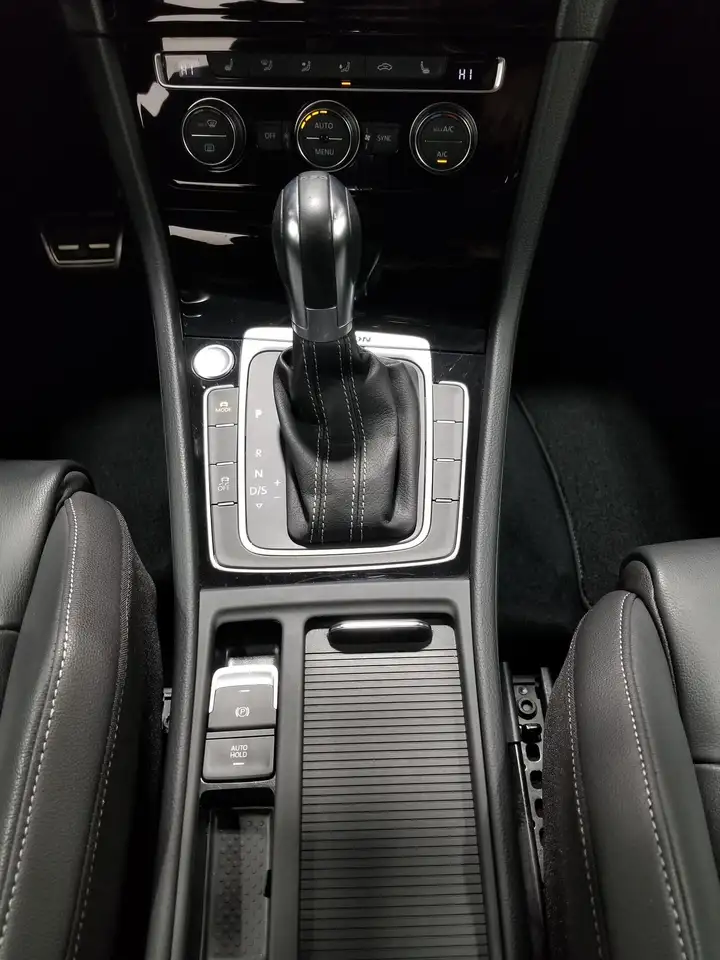 Volkswagen Golf R снимка Volkswagen Golf R