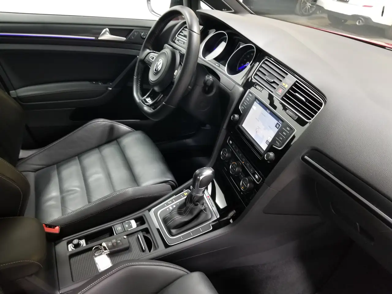 Volkswagen Golf R снимка Volkswagen Golf R