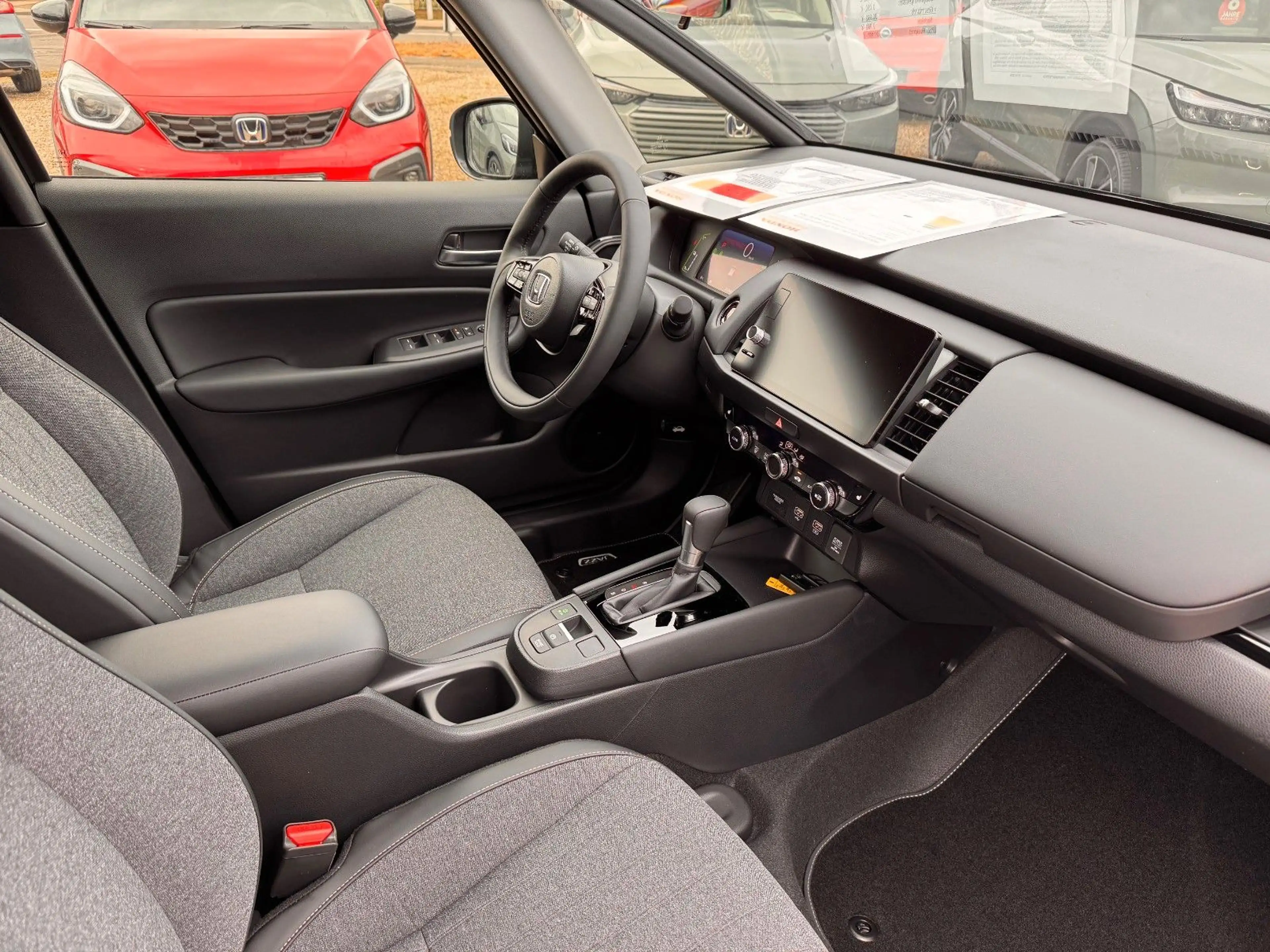 Honda Jazz 1.5 i-MMD Hybrid Advance Black Emblem — photo 13