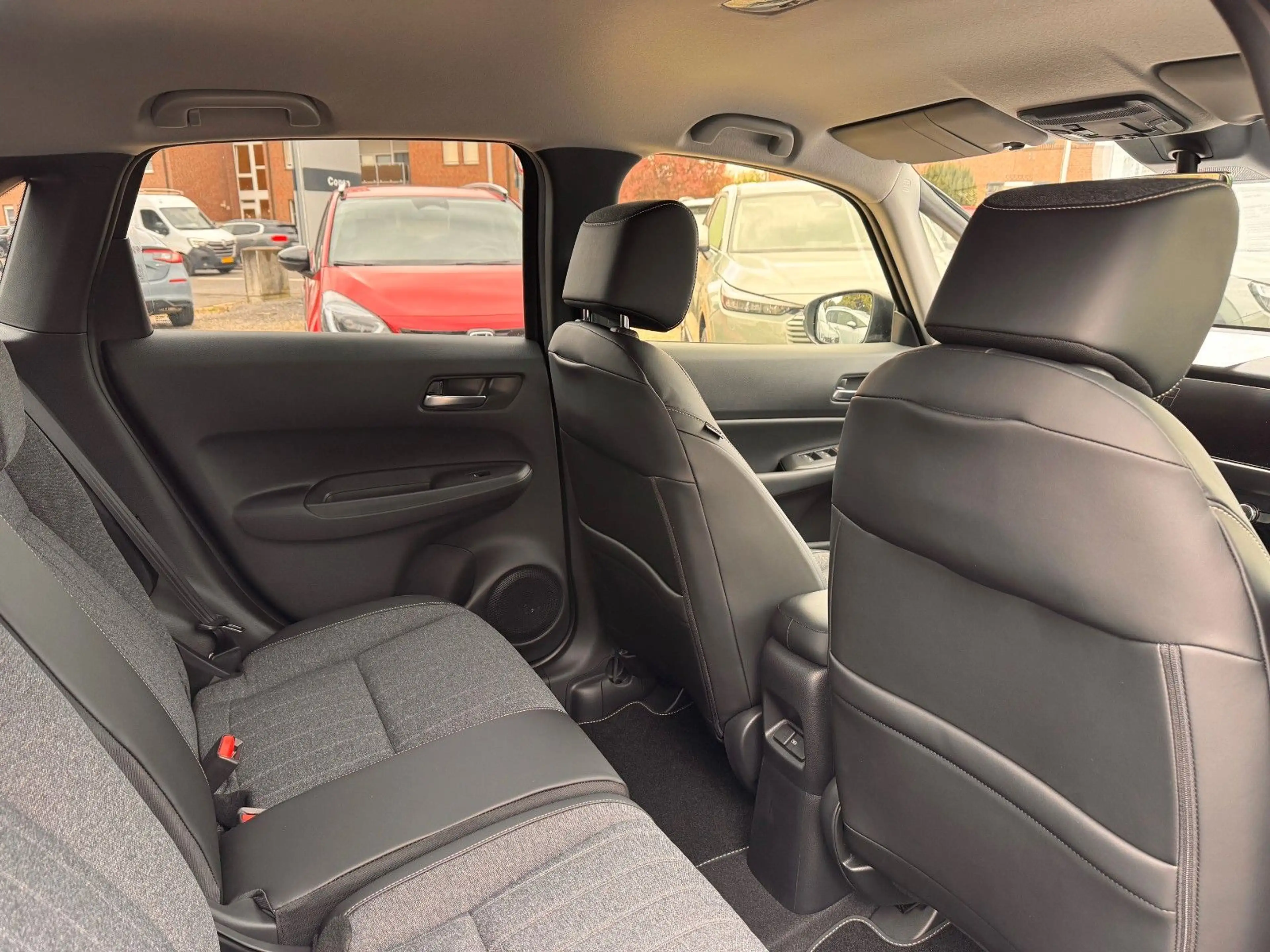 Honda Jazz 1.5 i-MMD Hybrid Advance Black Emblem — photo 12