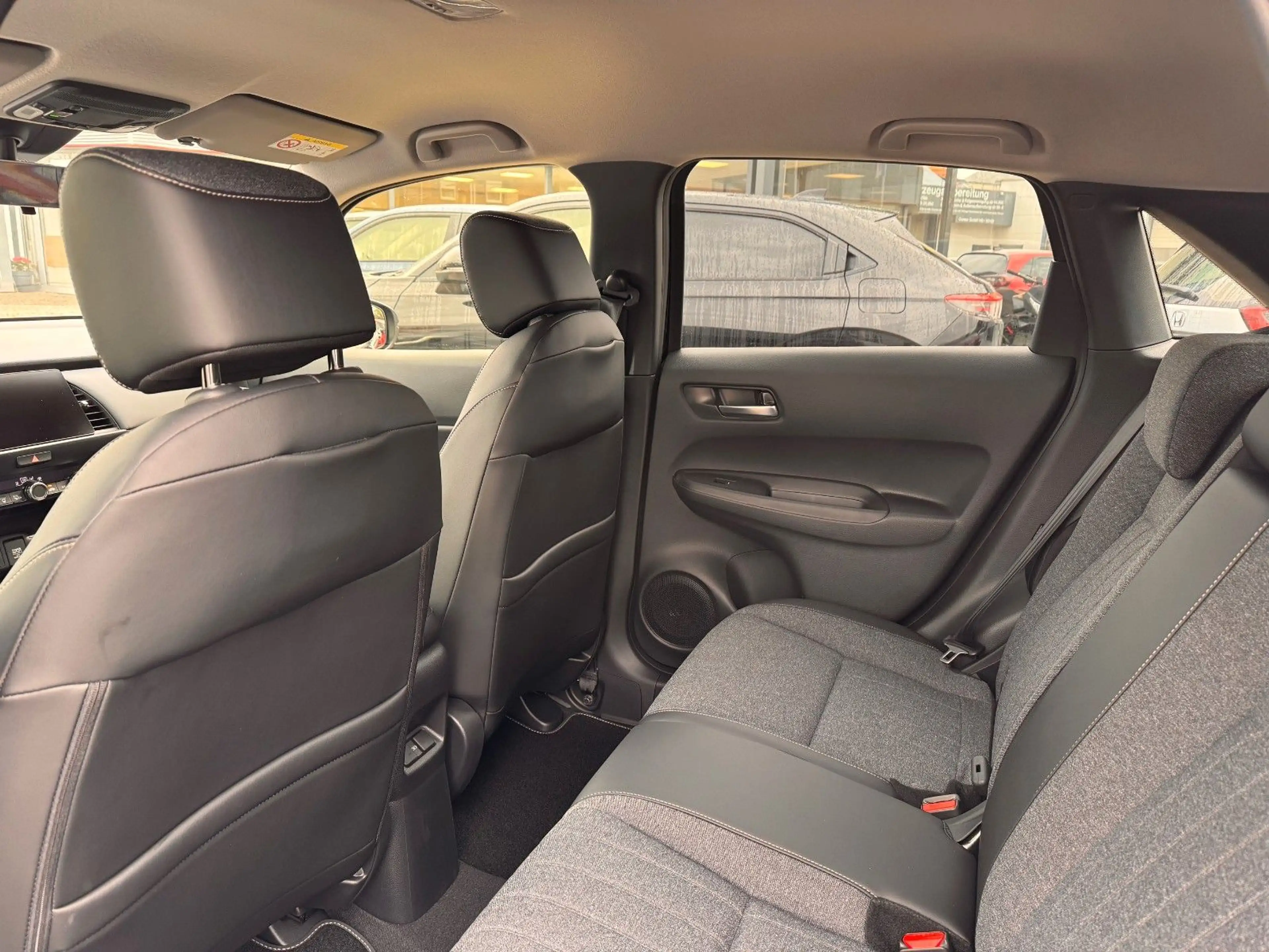Honda Jazz 1.5 i-MMD Hybrid Advance Black Emblem — photo 11