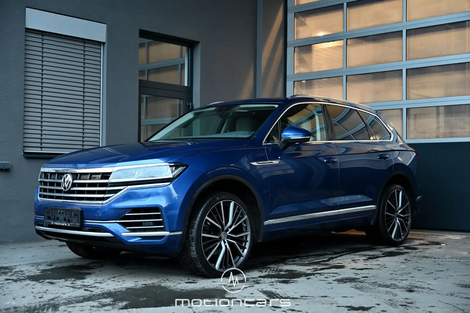 Volkswagen Touareg 3.0 V6 TDI Elegance 4Motion Blau - 1