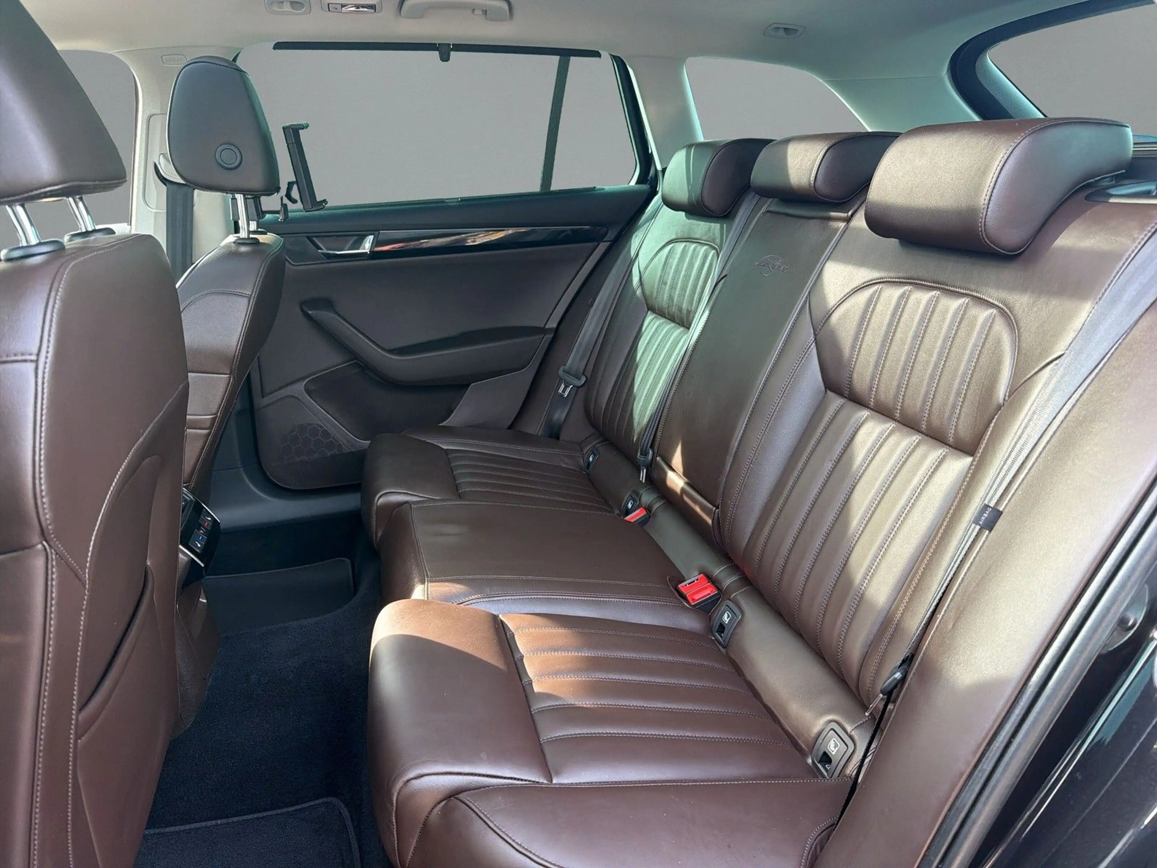 Skoda Superb C. L&K 2.0 TDI 4x4 Pano Standhz AHK Garan — photo 14