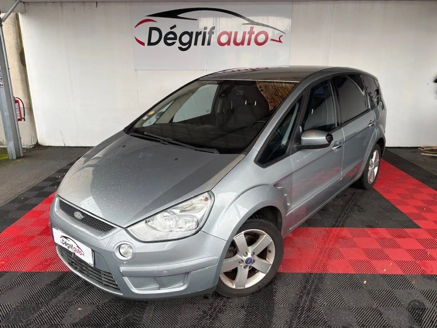 Ford S-Max 2.0 TDCi 140 Titanium Gris - 1