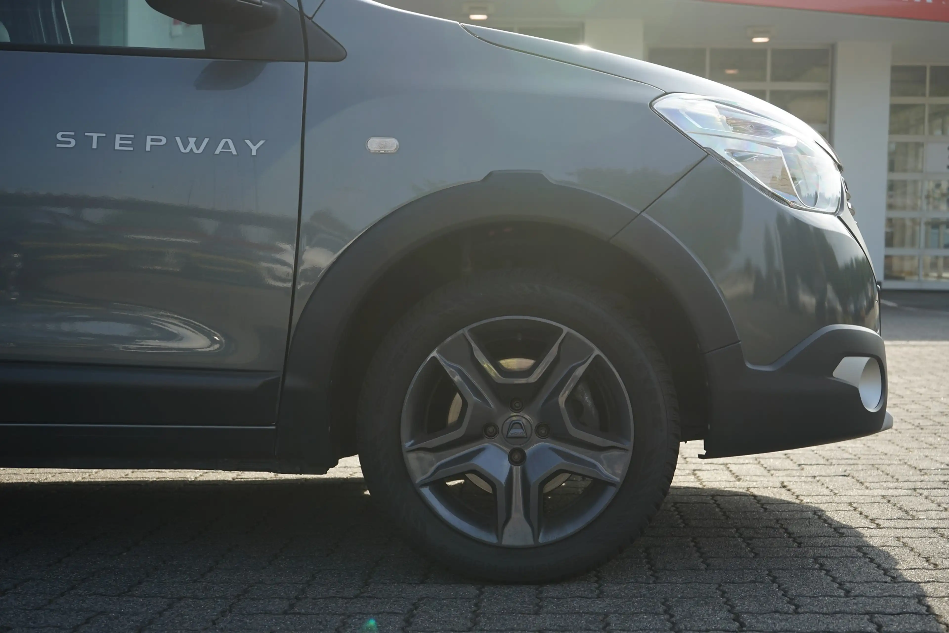 Dacia Dokker Stepway Celebration Navi AHK Sitzheizung — photo 4