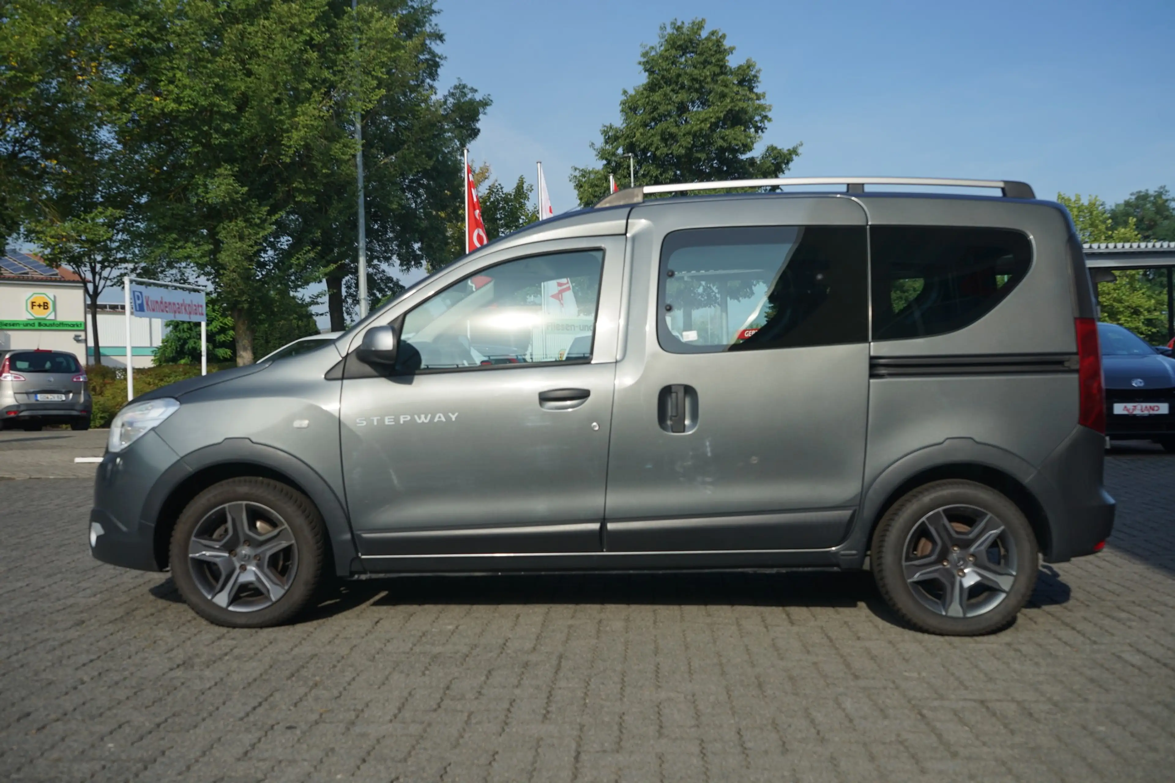 Dacia Dokker Stepway Celebration Navi AHK Sitzheizung — photo 8