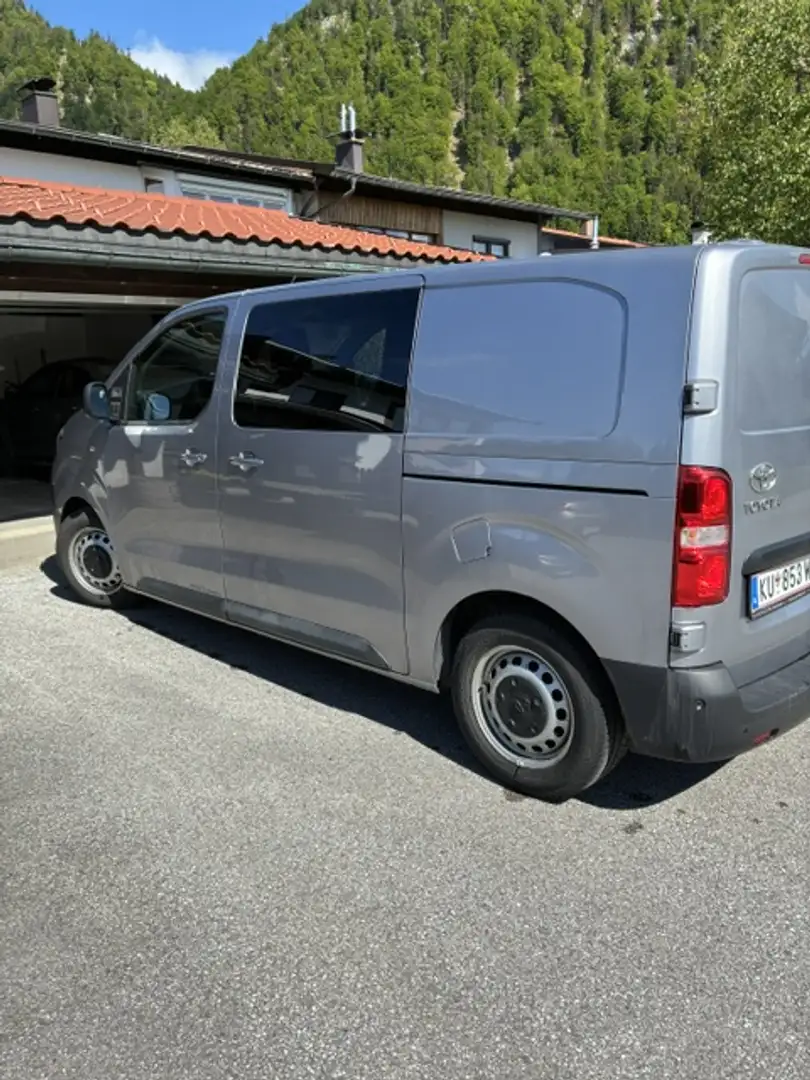 Toyota Proace Proace Verso 1,5 D-4D 120 Medium Shuttle Shuttle Silber - 1