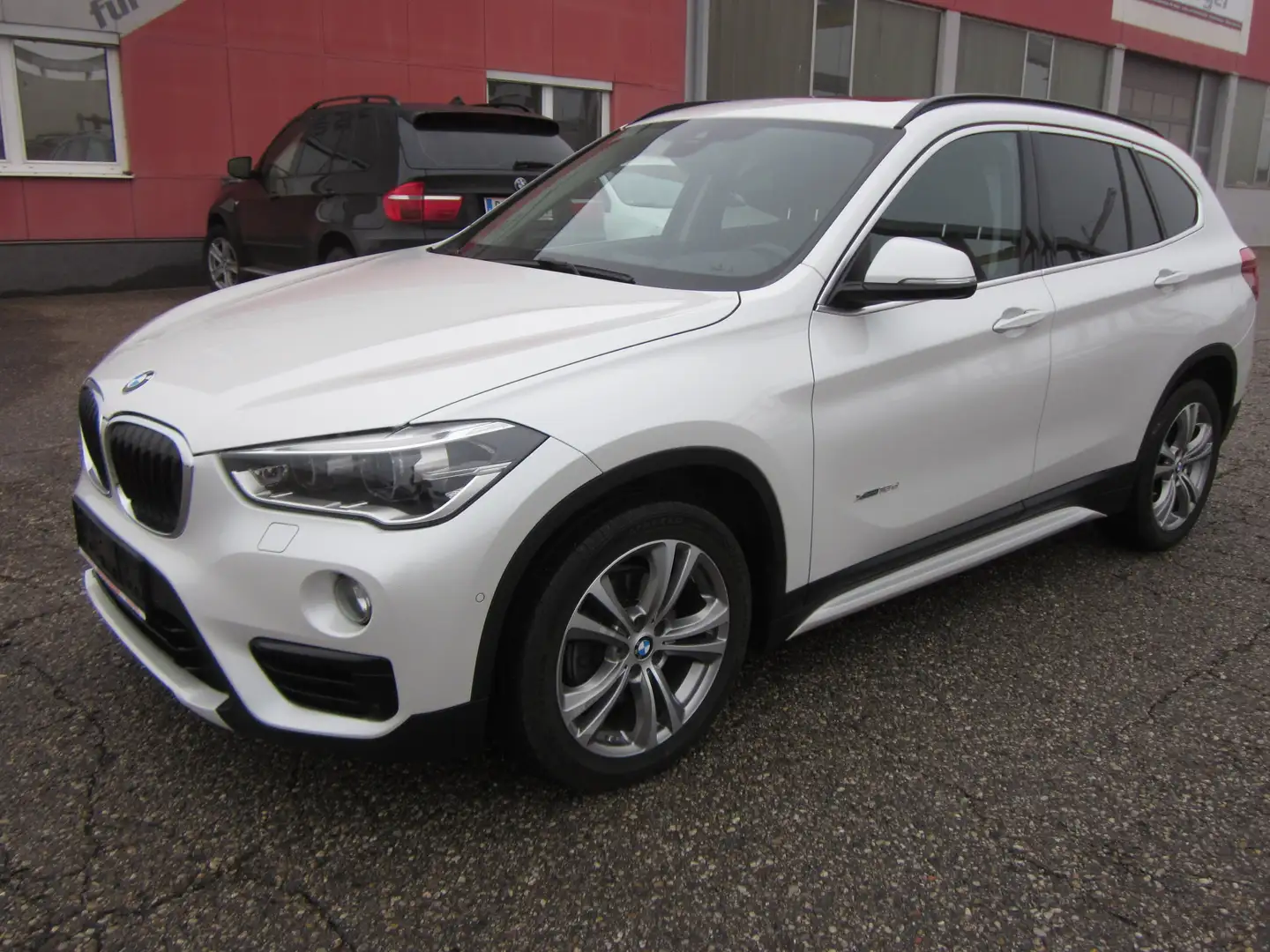 BMW X1 18d X-Drive Sport LED Leder Weiß - 1