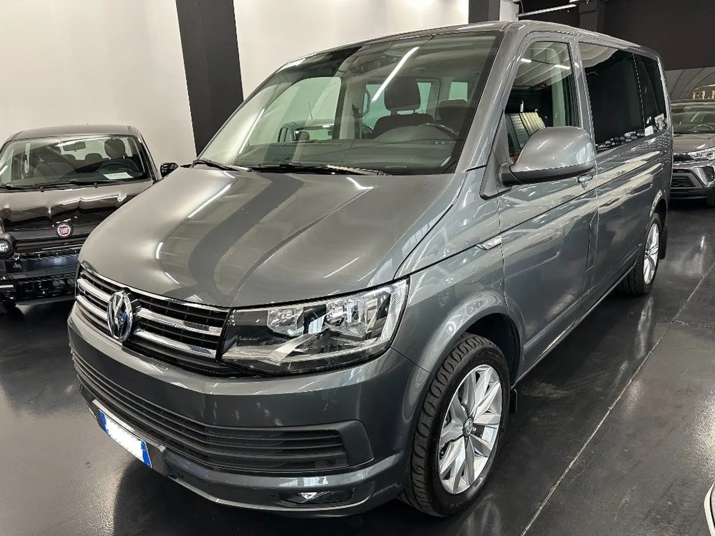 Volkswagen T6.1 Caravelle CARAVELLE 2.0 TDI 204CV 4 Motion Comfortline Grigio - 1