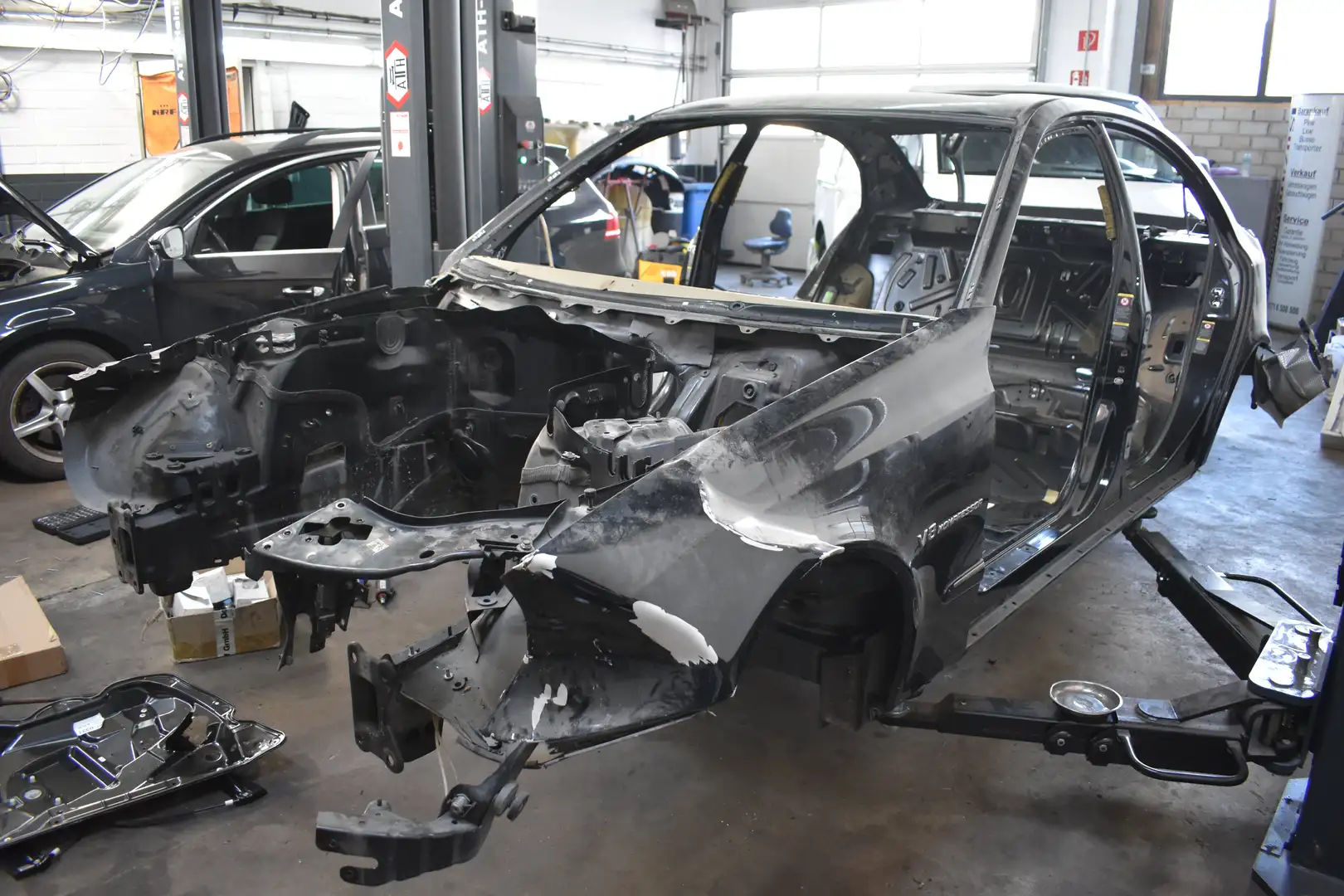 Mercedes-Benz E 55 AMG E 55 AMG *NUR KAROSSERIE* Černá - 2