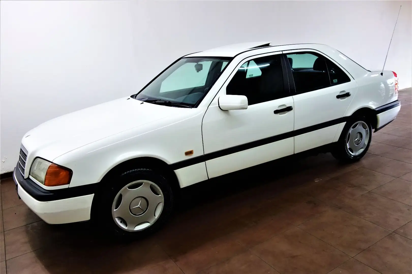Mercedes-Benz C 180 Lim W202 Automatik/Klima/AHK/Euro-2 Blanc - 2