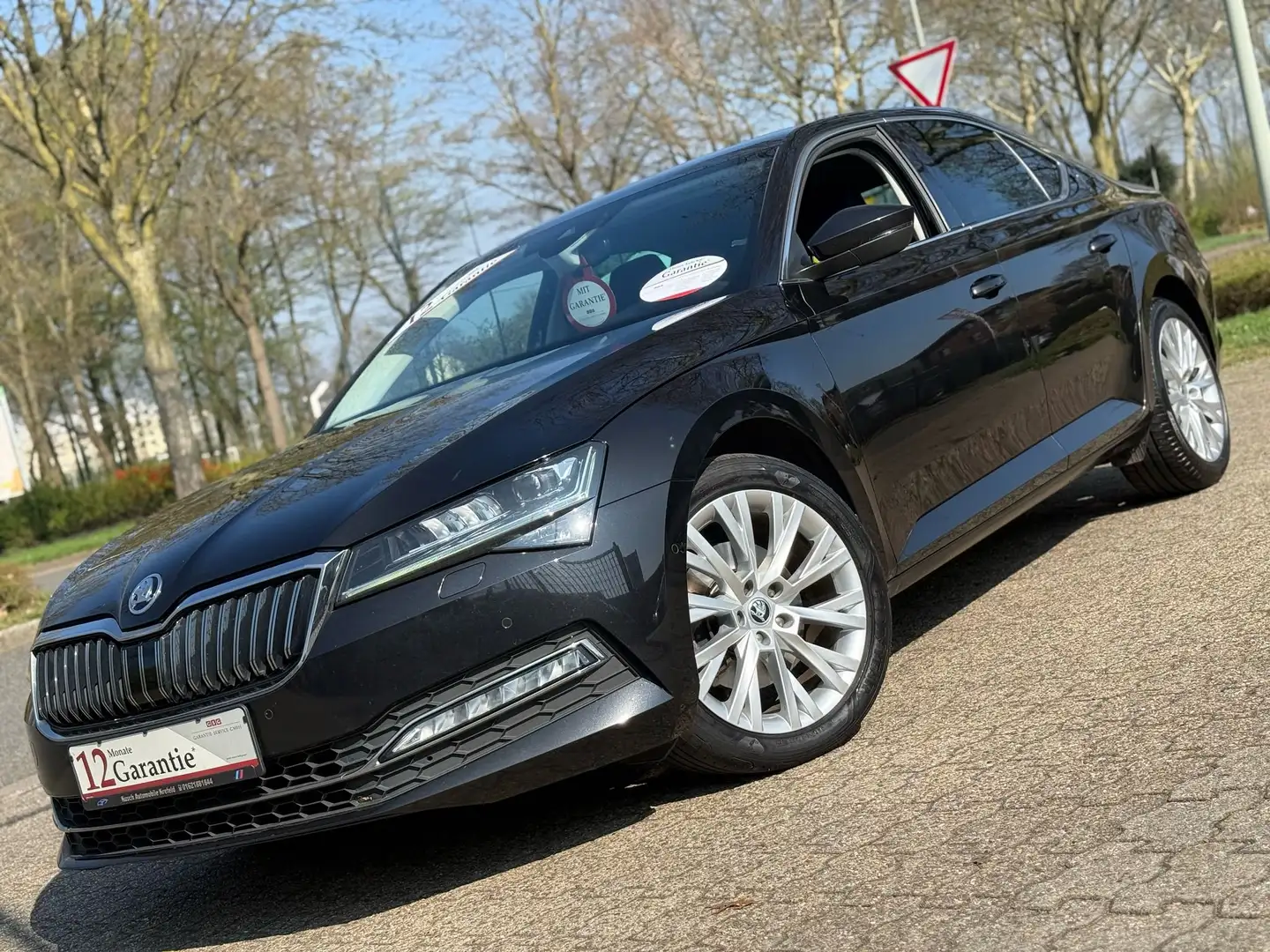 Skoda Superb Style Navi BI-Xenon Kamera PDC ACC 1 Hand Zwart - 1