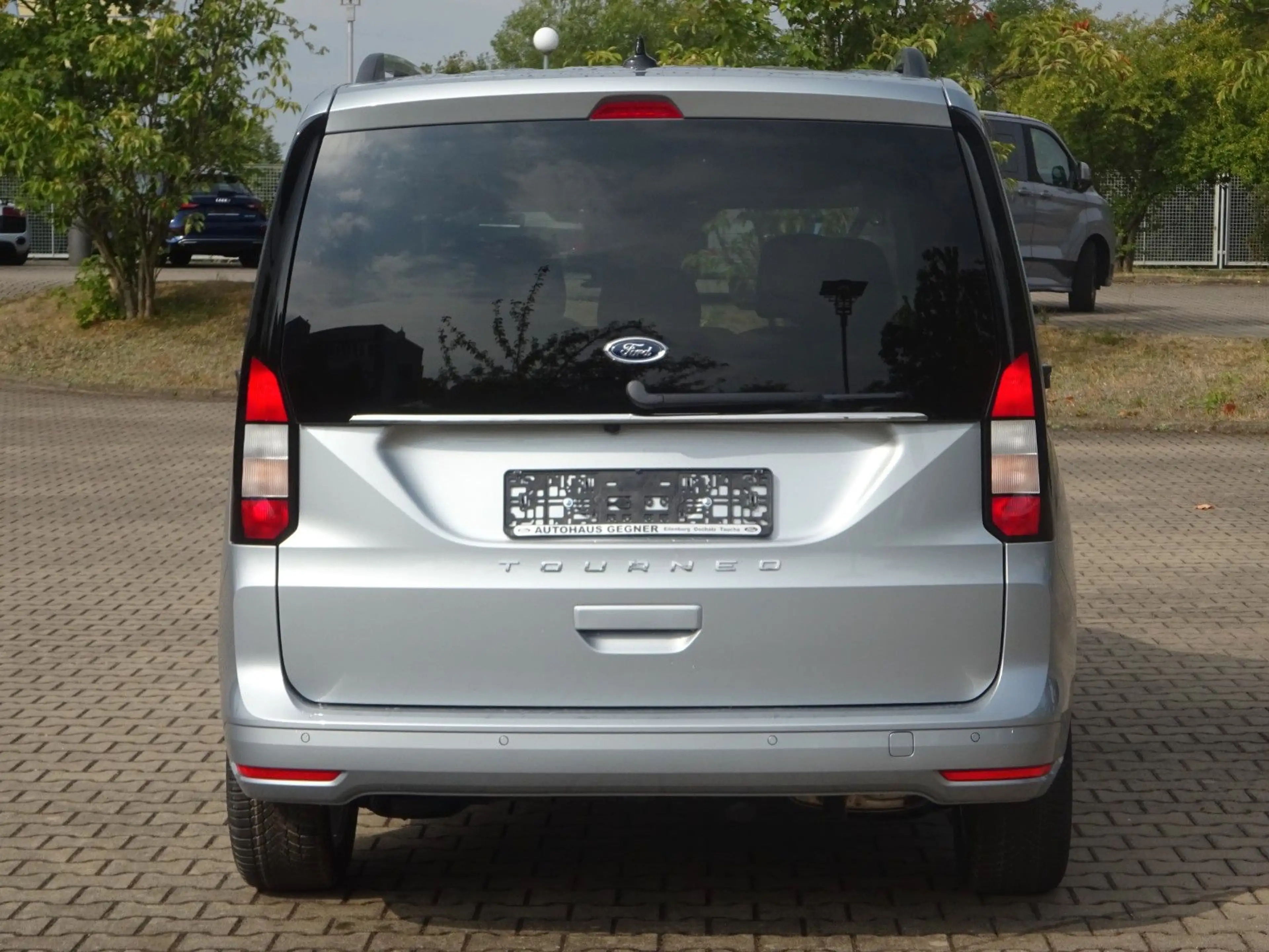 Ford Tourneo Connect Titanium 1.5L EcoB Aut. AHK WiPa — photo 8
