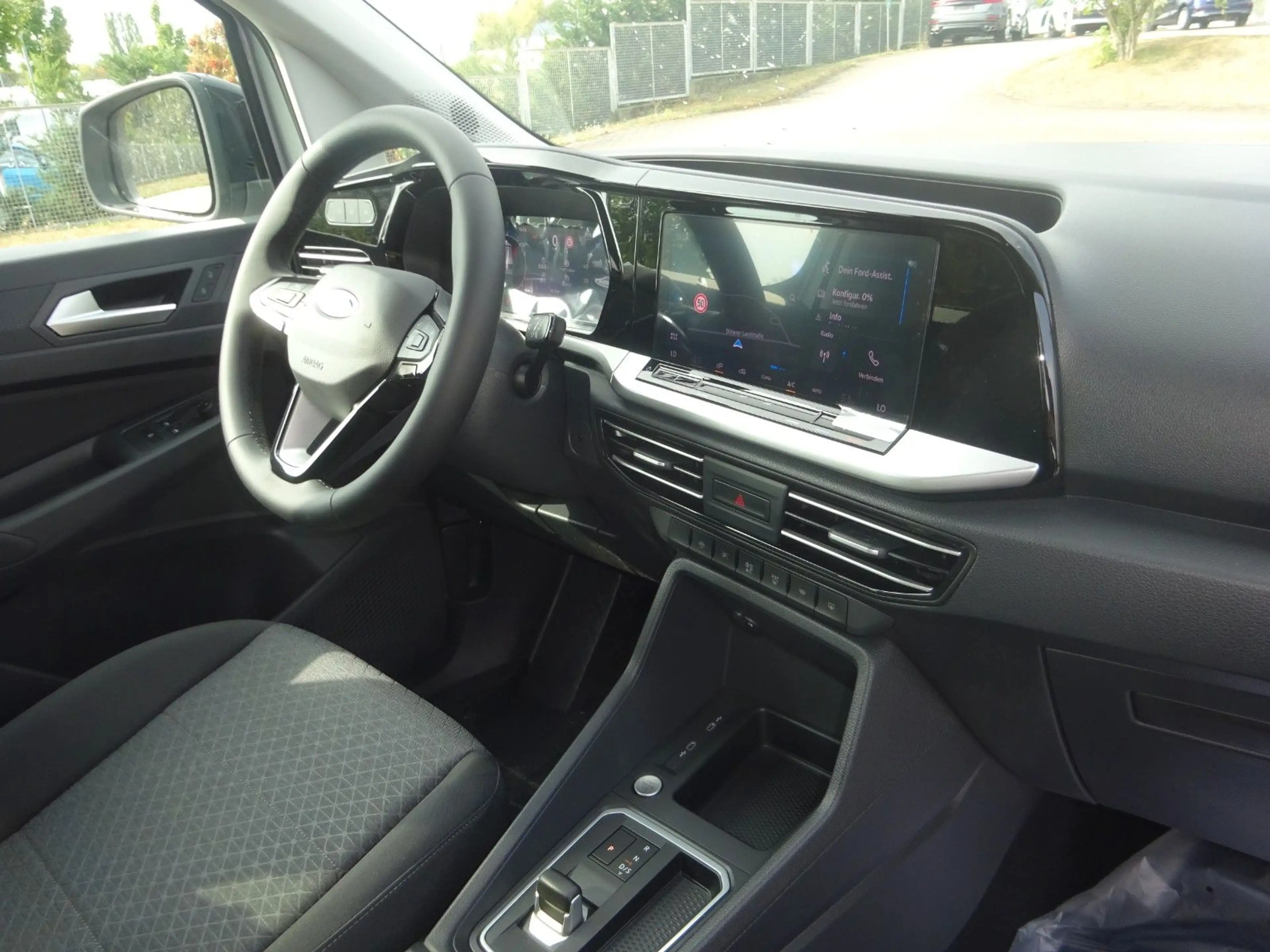 Ford Tourneo Connect Titanium 1.5L EcoB Aut. AHK WiPa — photo 14