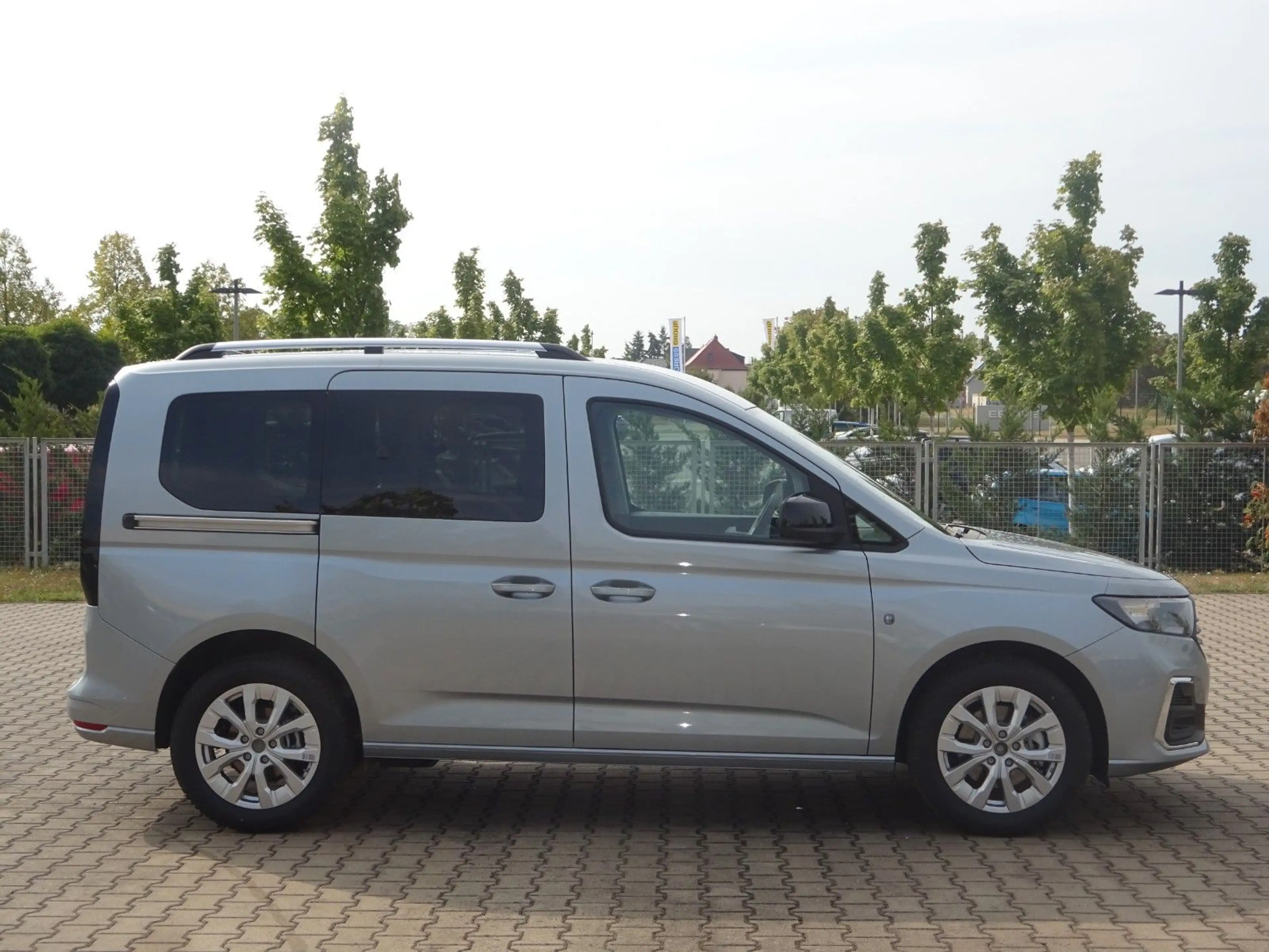 Ford Tourneo Connect Titanium 1.5L EcoB Aut. AHK WiPa — photo 10