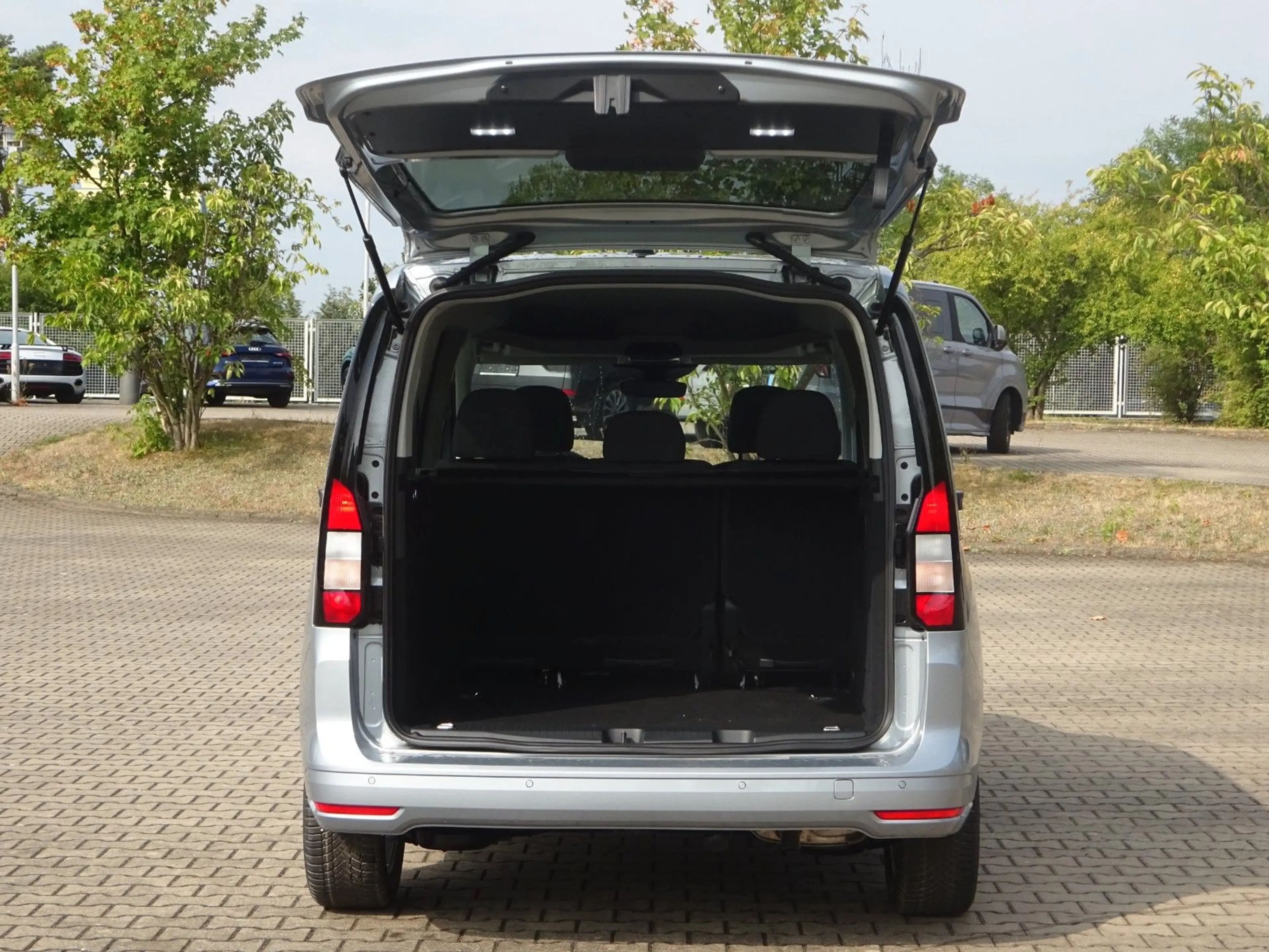 Ford Tourneo Connect Titanium 1.5L EcoB Aut. AHK WiPa — photo 6