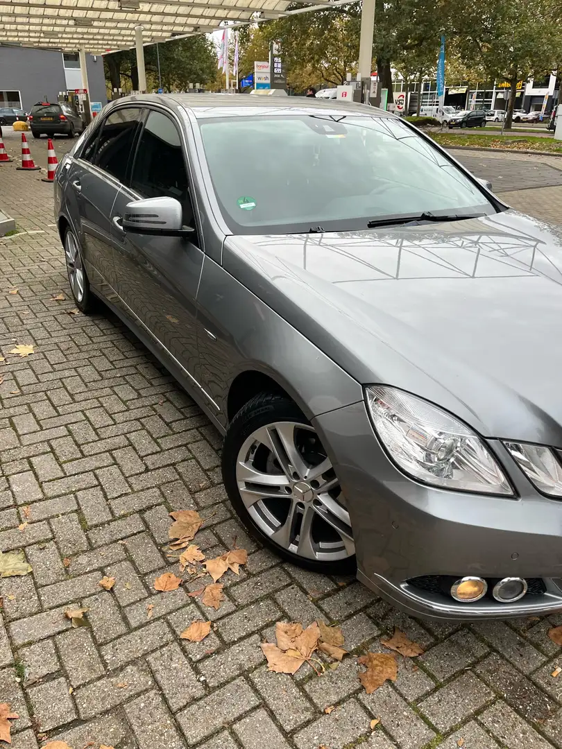 Mercedes-Benz E 220 Elegance Grey - 2