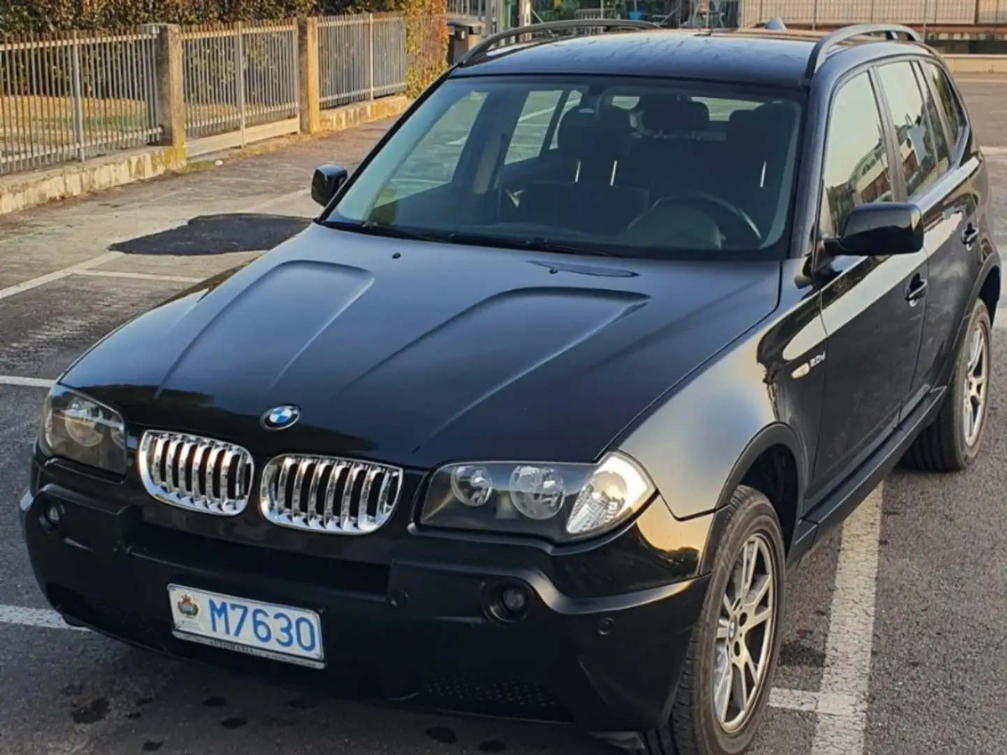 BMW X3 2.0d Attiva Negro - 1