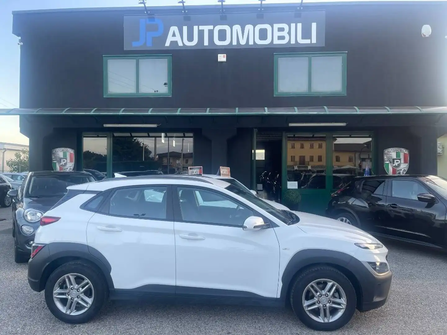 Hyundai KONA 1.0 t-gdi 48V Xtech 2wd 120cv imt Weiß - 1
